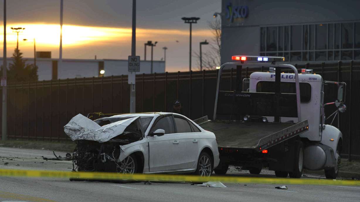 Crash kills 2 Philly Mummers; driver may have stabbed self