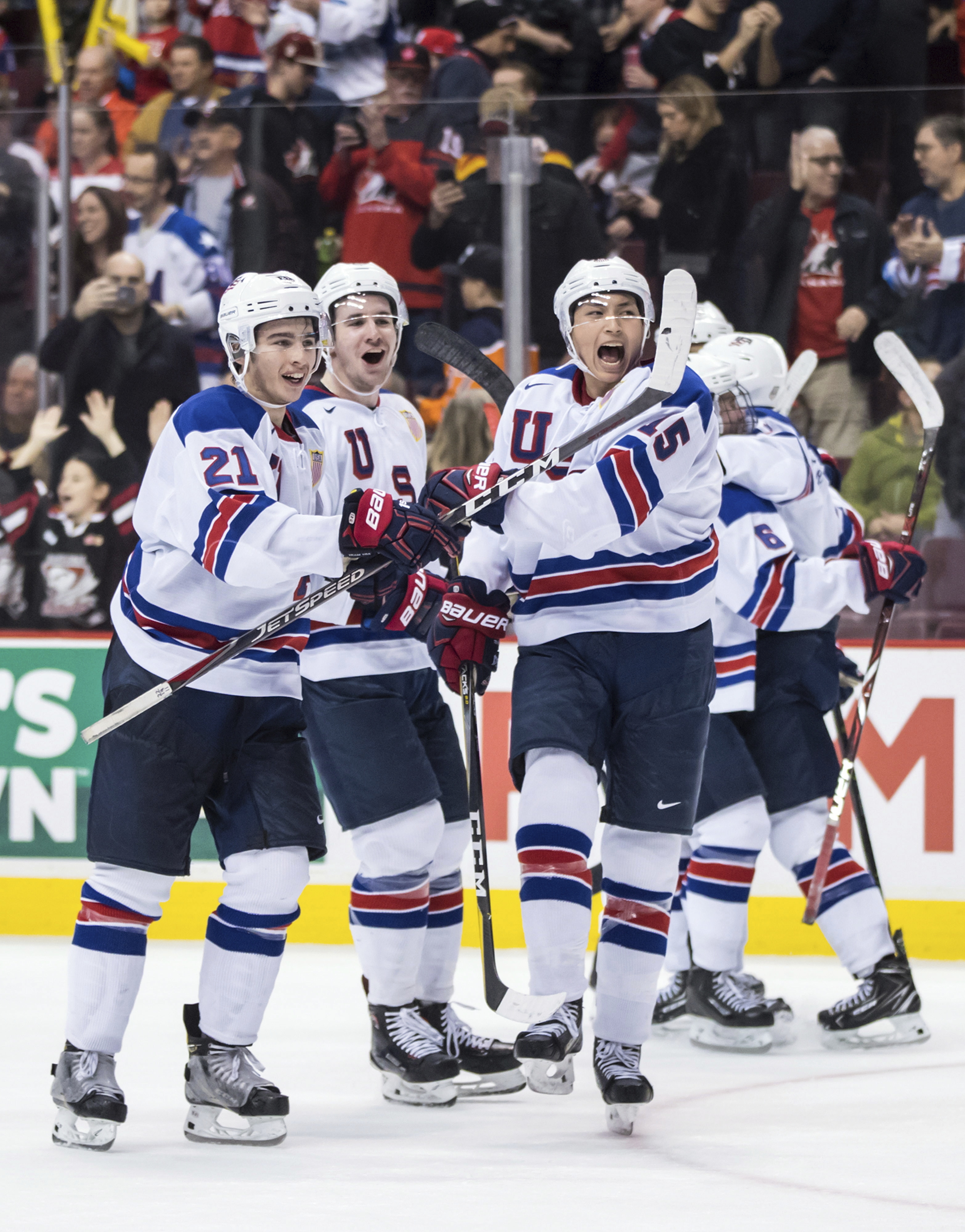 US advances to world junior hockey final, beating Russia 2-1