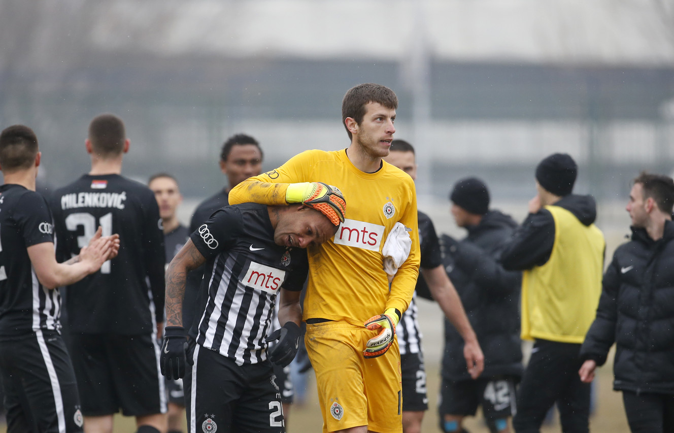 Partizan Belgrade's Brazilian player Everton Luiz, centre left, leaves the field accompanying by goalkeeper Filip Kljajic, during a Serbian championship match between Rad and Partizan, in Belgrade, Serbia, Sunday, Feb. 19, 2017. (Photo: Miroslav Todorovic, AP)