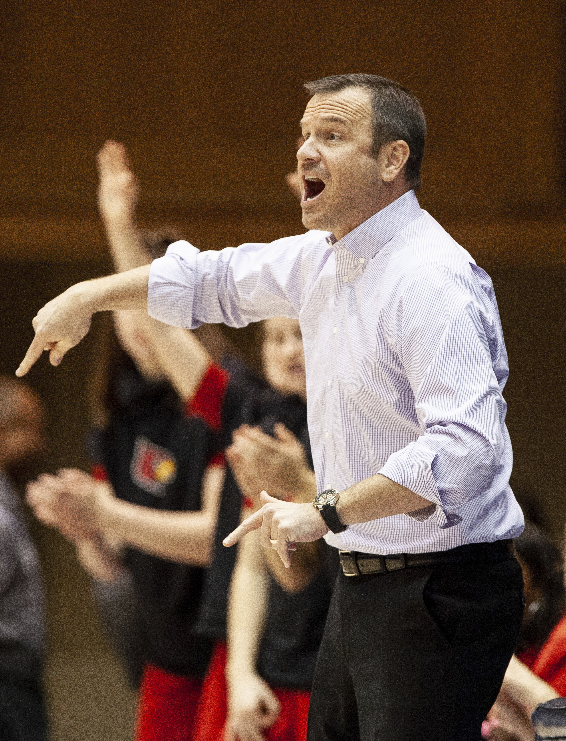 Irish narrowly hold top spot in AP women's basketball poll