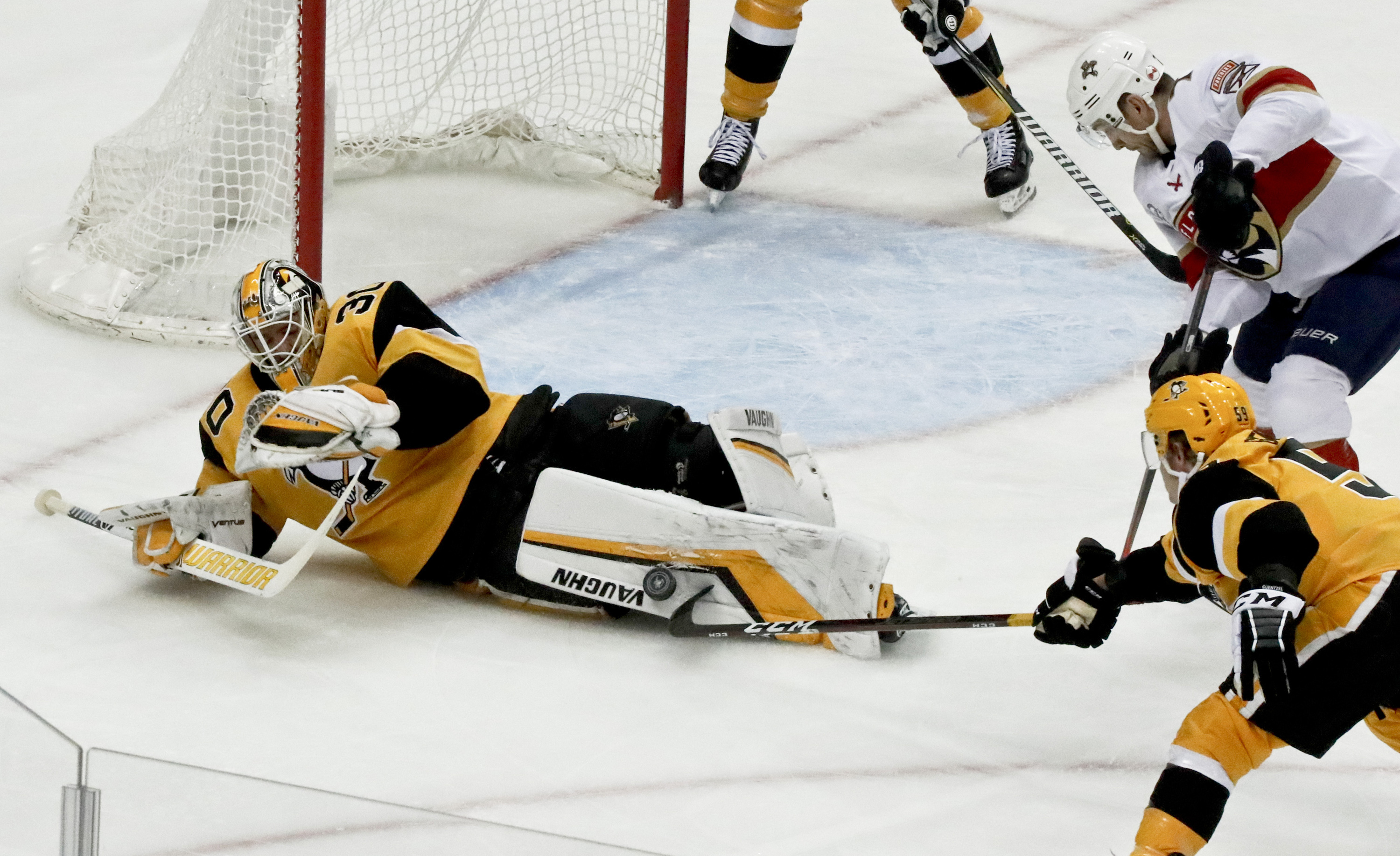 Murray shines again, Penguins drop Panthers 5-1