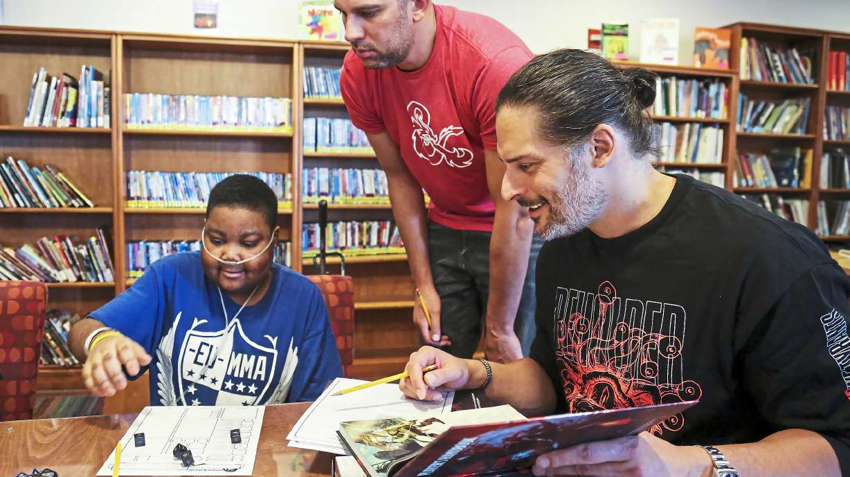 Actor Joe Manganiello plays D&D at children's hospital