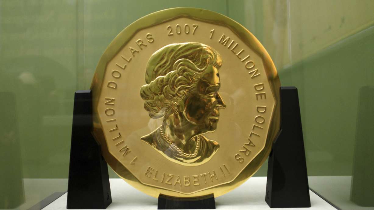 4 on trial over theft of huge gold coin from Berlin museum