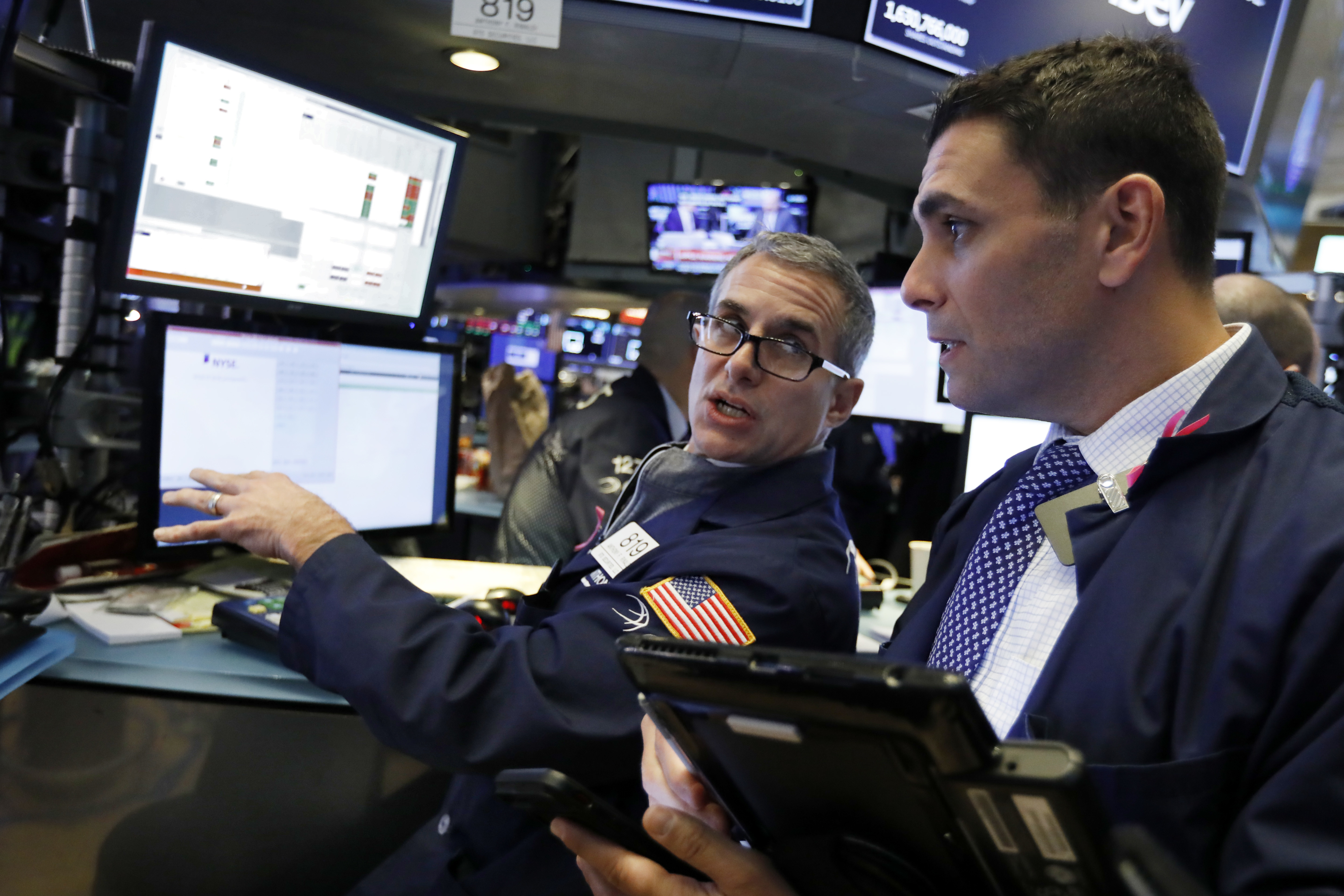 Industrials lead US stocks higher again; Macy's nosedives