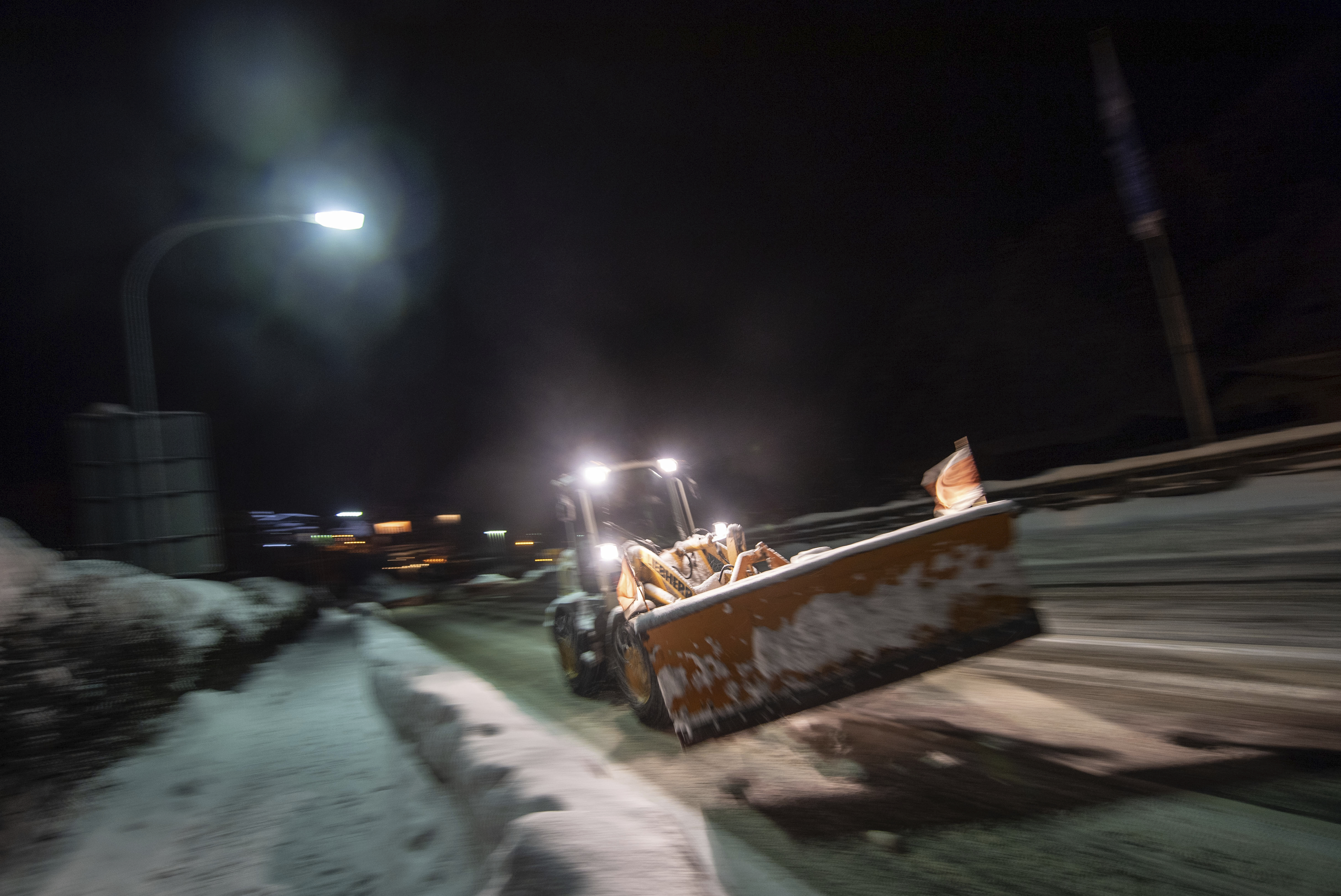 Workers in Alps use break in weather to clear snow