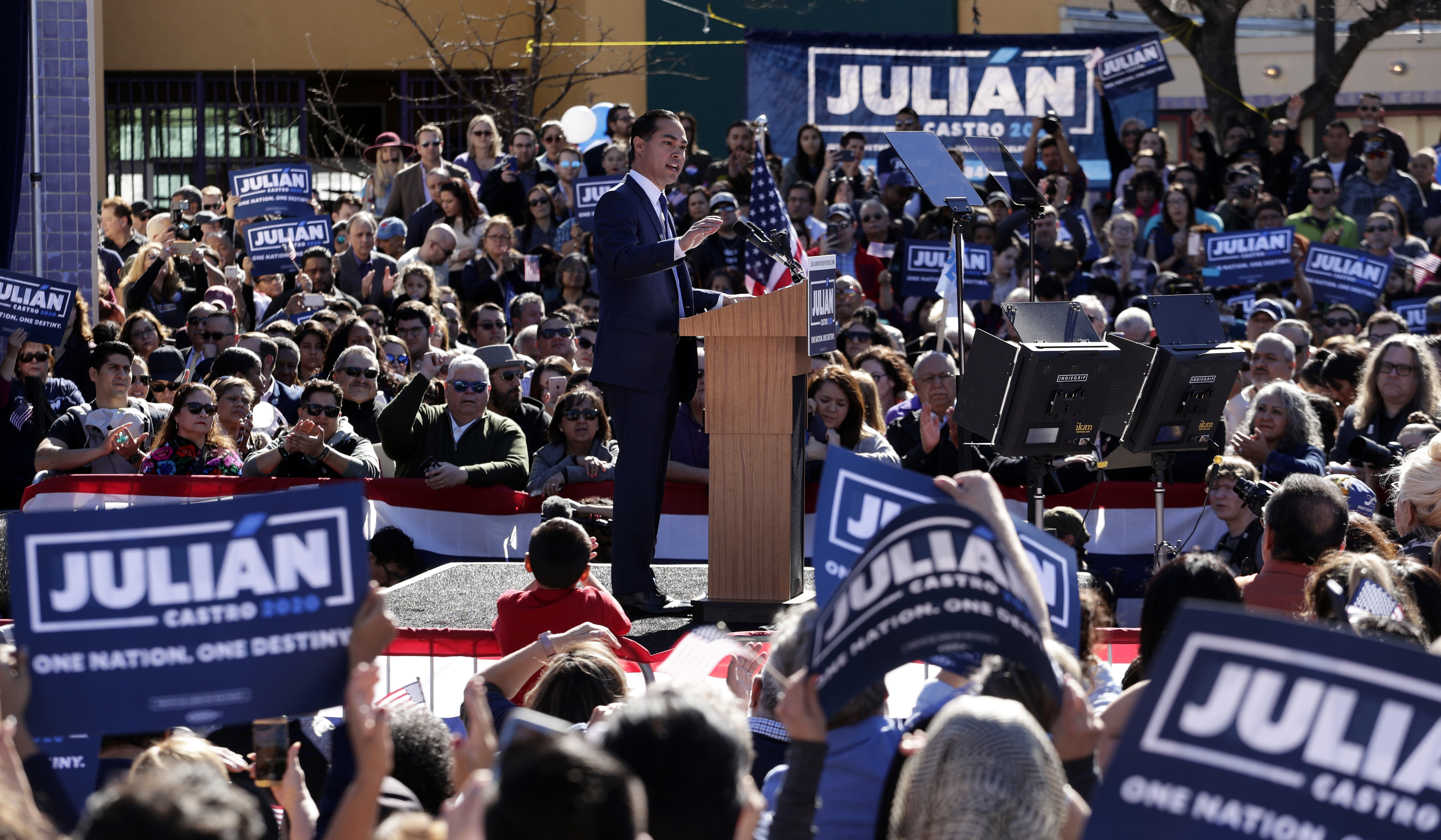 Former Obama housing chief Julian Castro joins 2020 campaign
