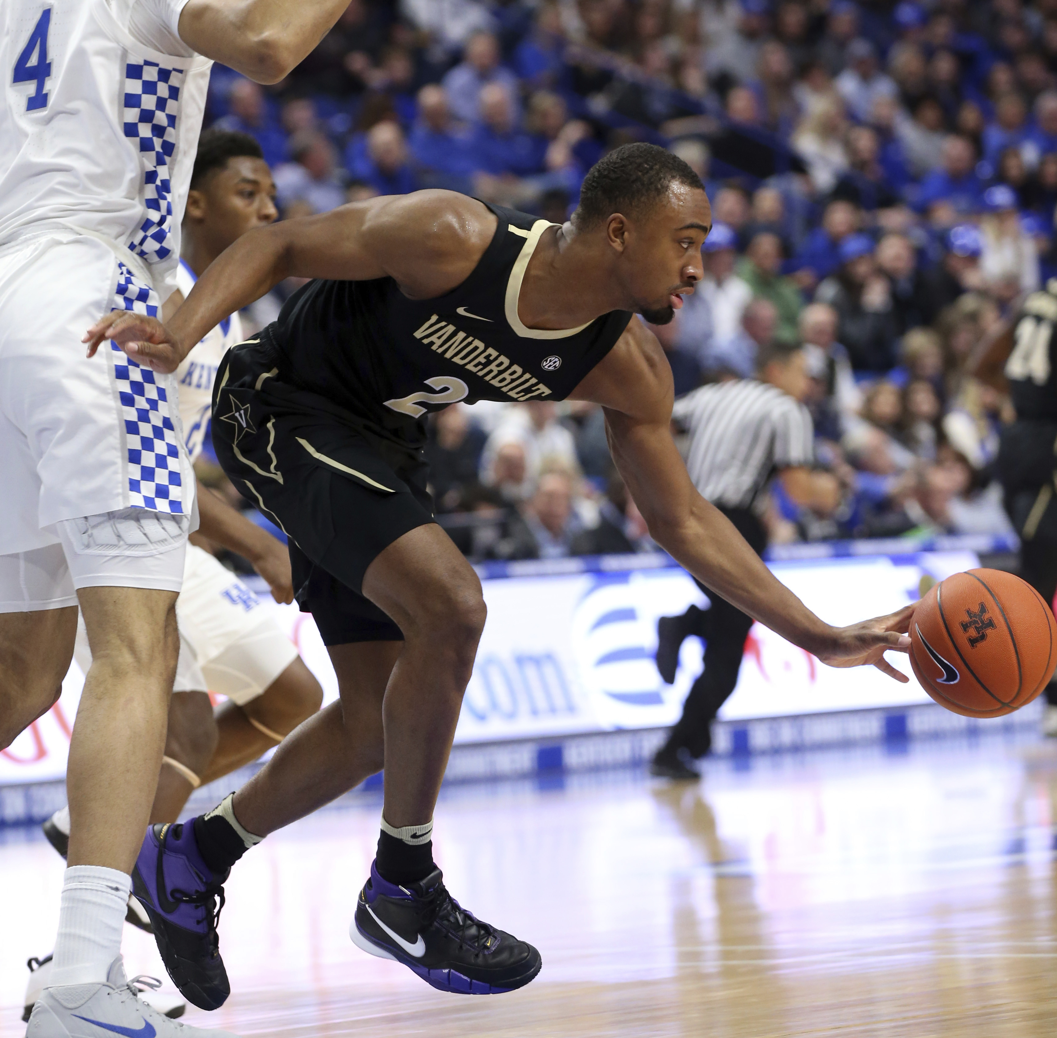 No. 18 Kentucky fights back again to top Vanderbilt 56-47