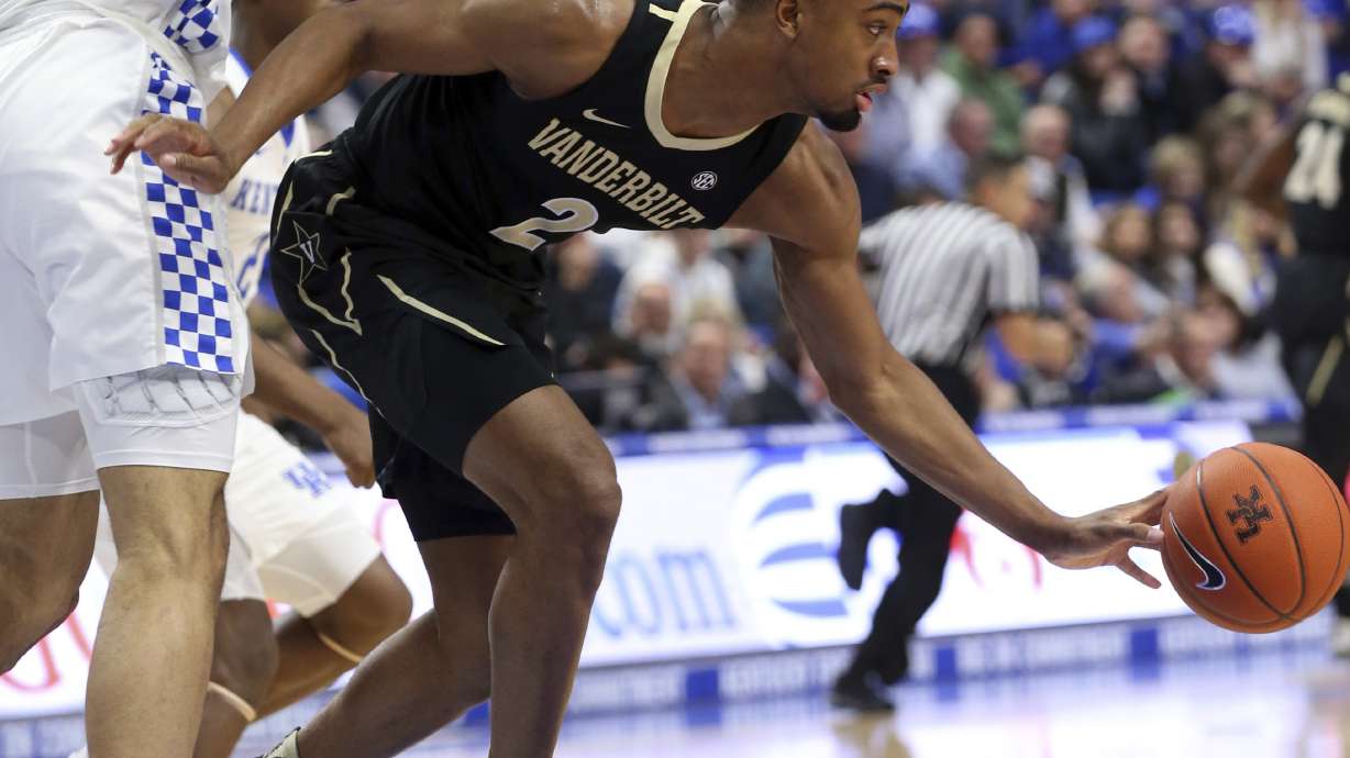 No. 18 Kentucky fights back again to top Vanderbilt 56-47