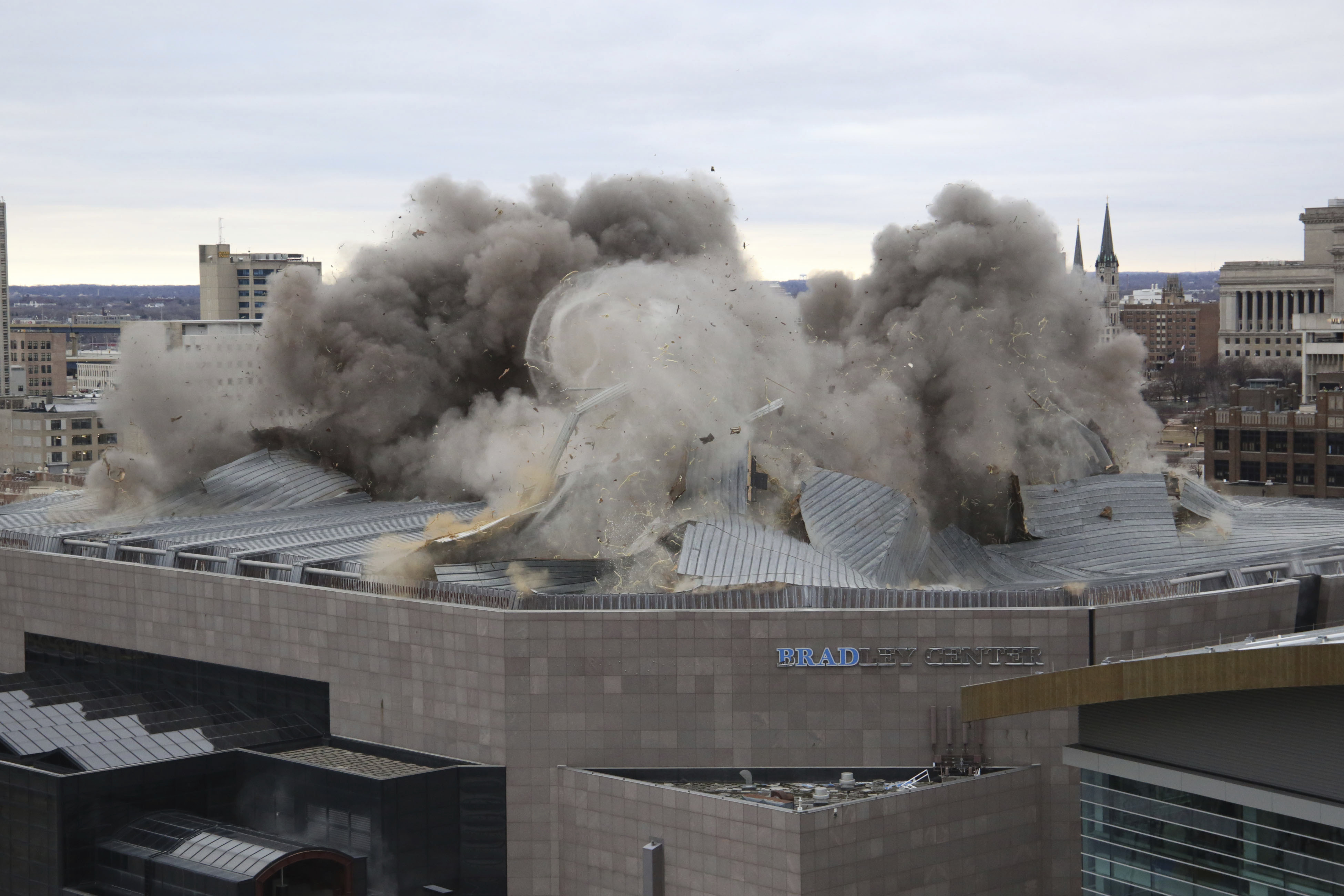 Explosions bring down roof of Milwaukee Bucks' former home