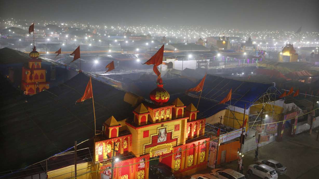 India's mega Hindu festival begins under cloud of toxic air