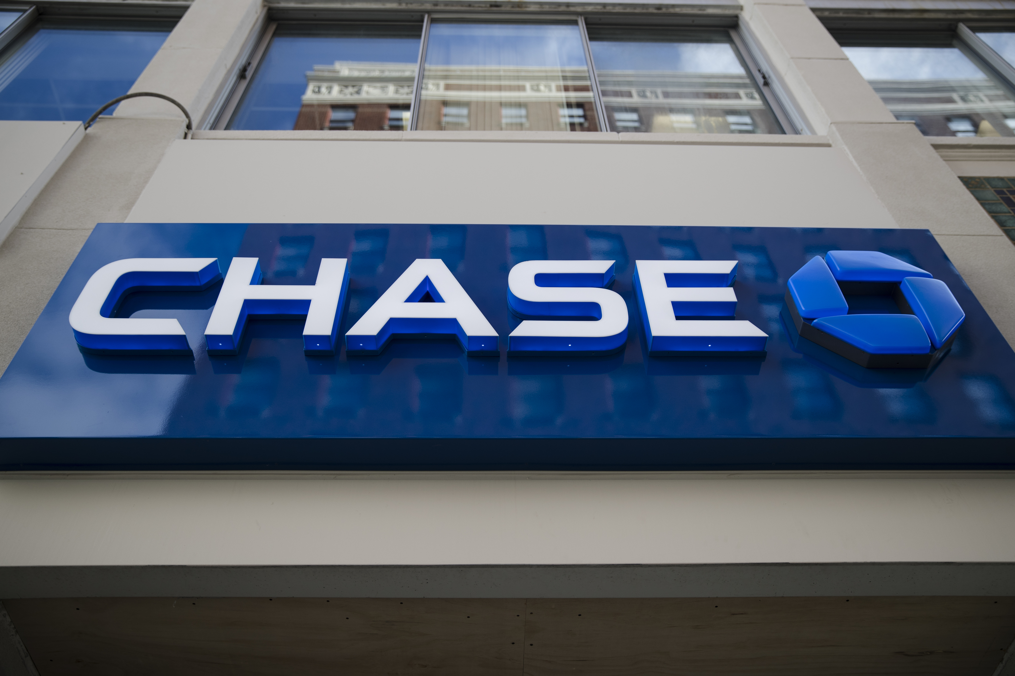 JPMorgan misses estimates, caused by trading troubles