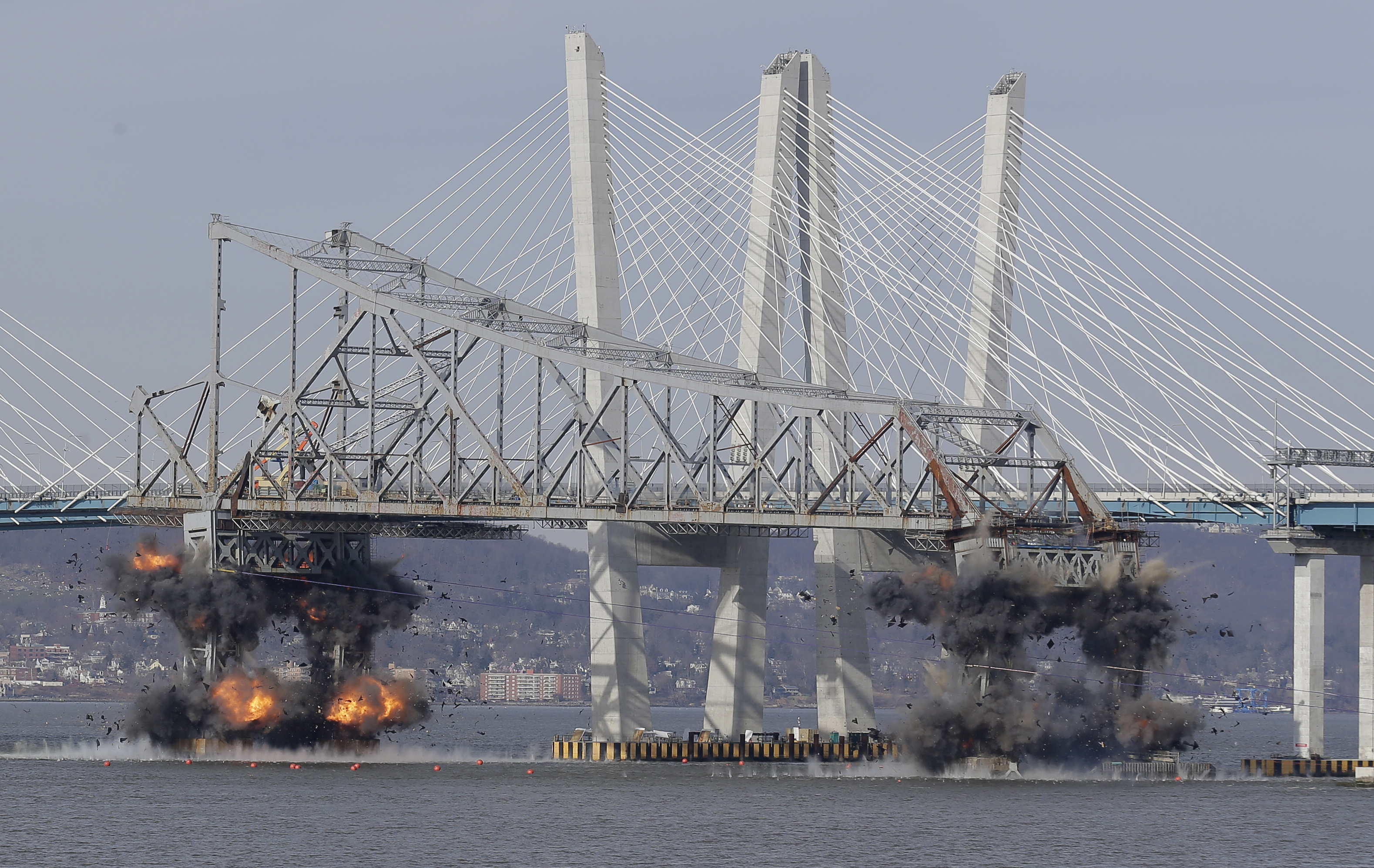 The Latest: Old Tappan Zee Bridge over Hudson is demolished