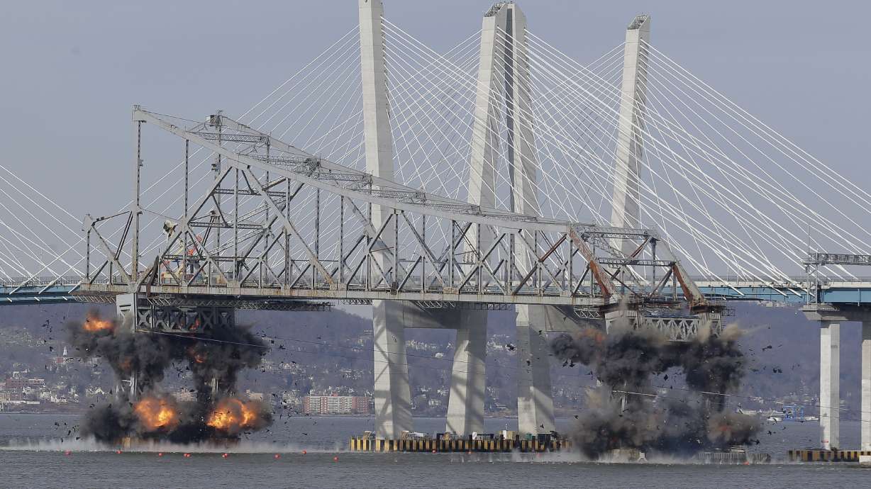 The Latest: Old Tappan Zee Bridge over Hudson is demolished