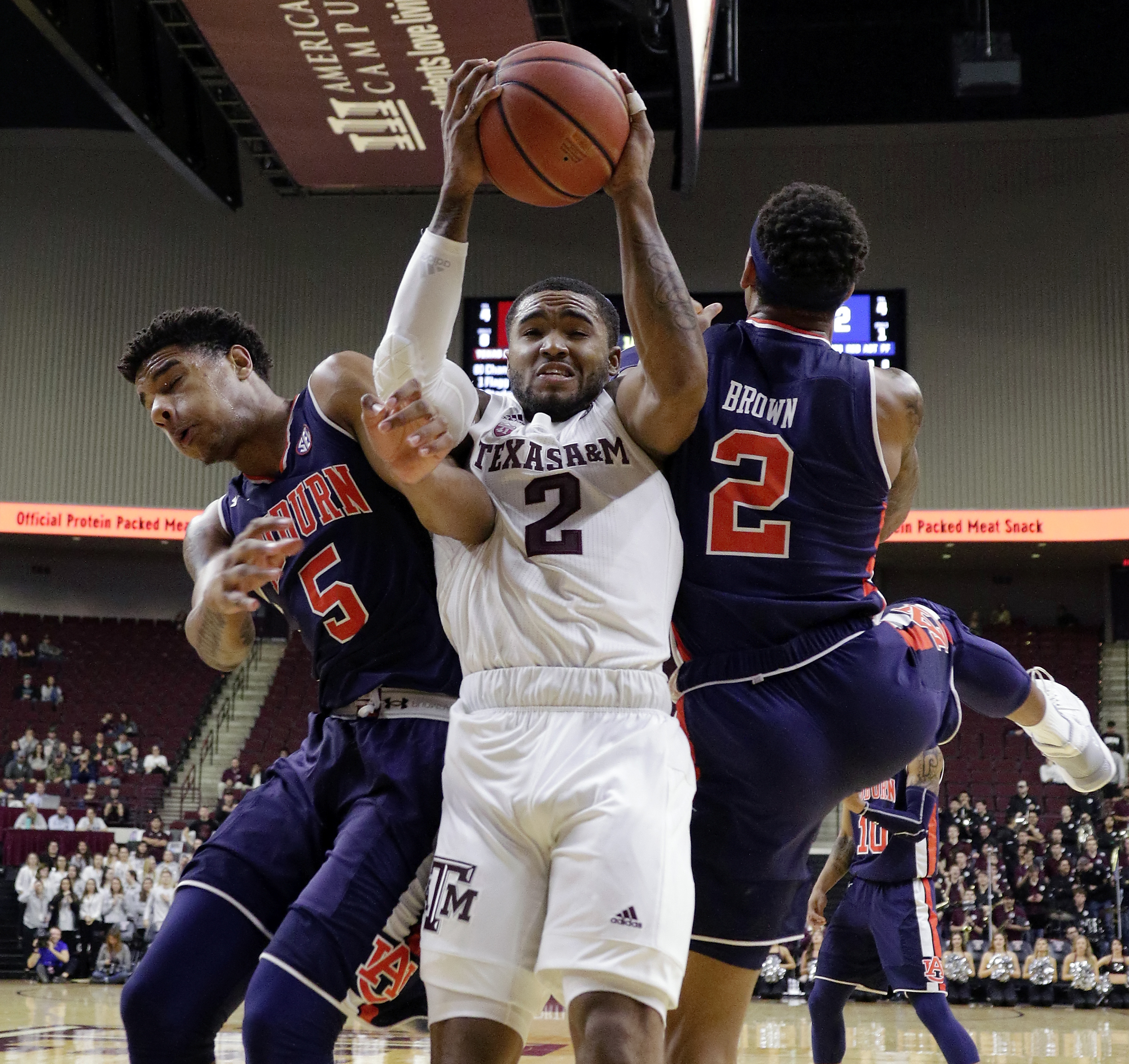 Brown's scoring spurt leads No. 14 Auburn past Texas A&M