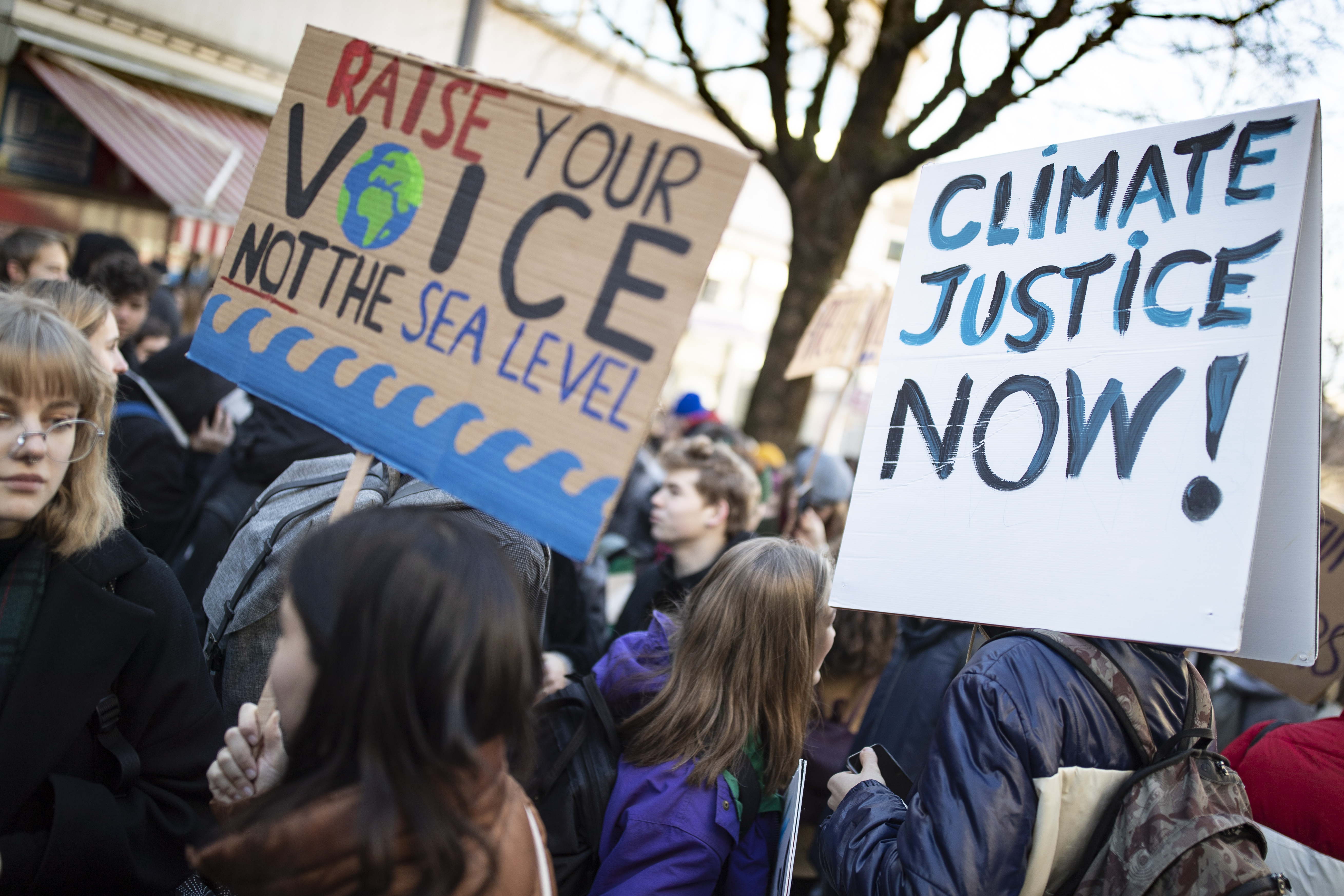 Swiss, German students protest inaction on climate change