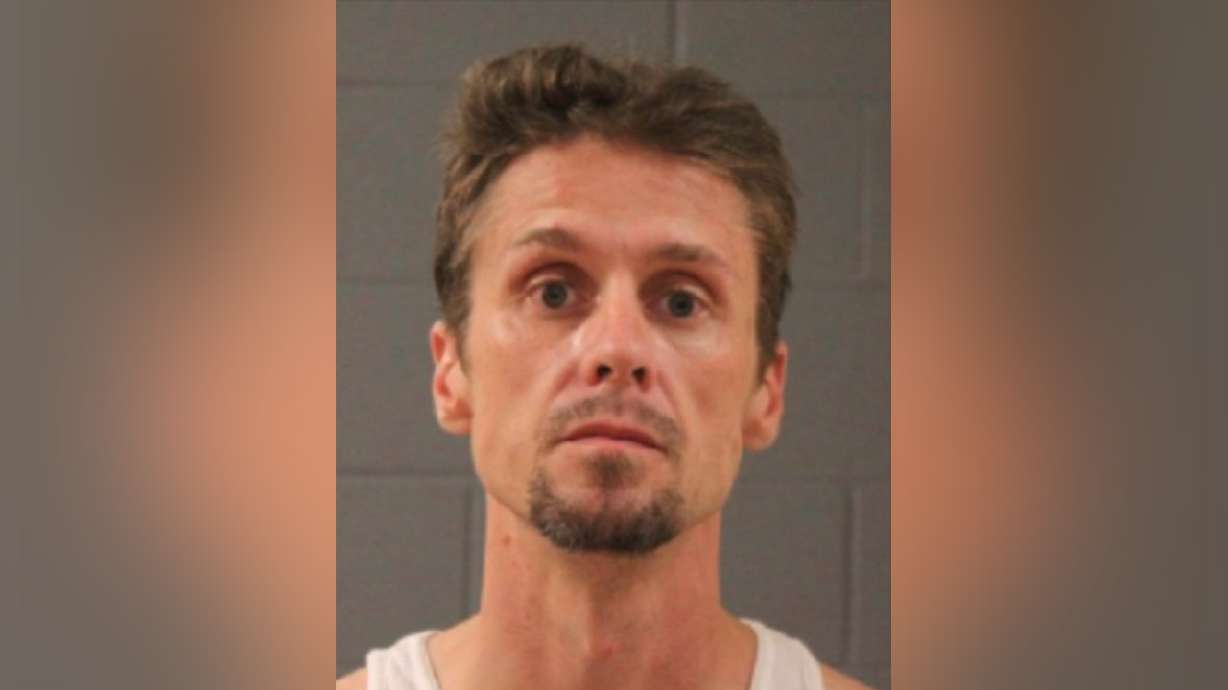 St. George man arrested after allegedly offering girls candy