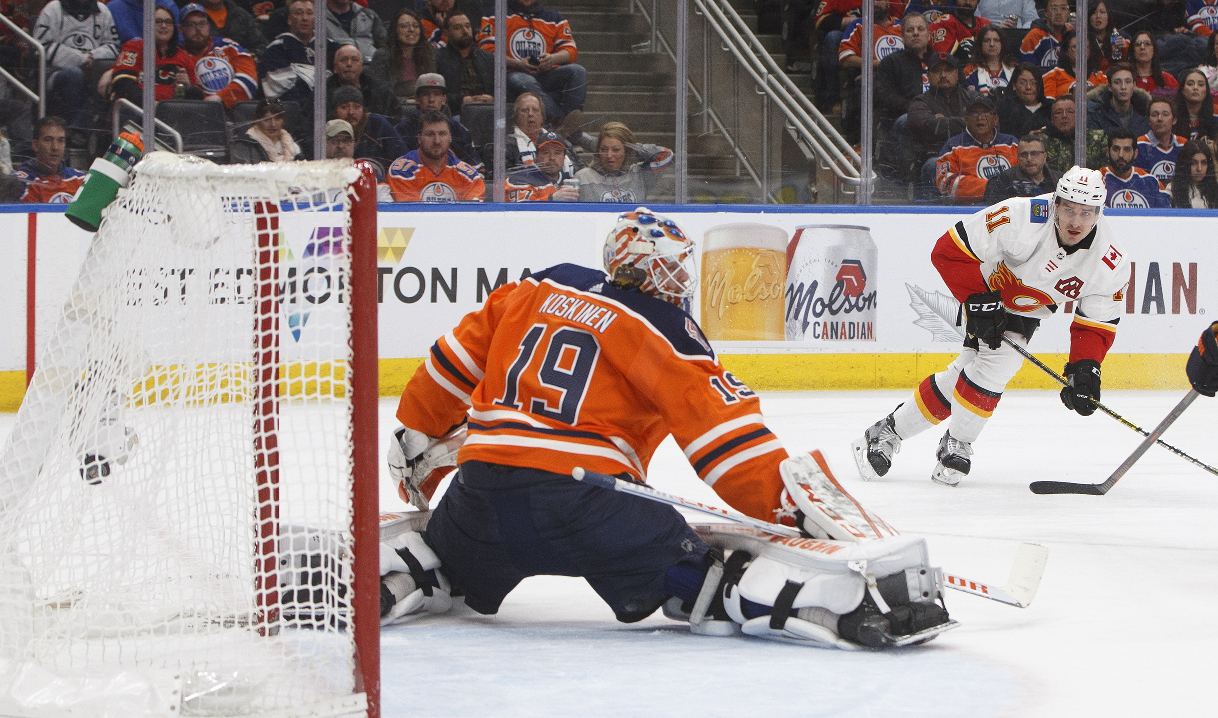 Flames stay hot with 5-2 victory over Oilers