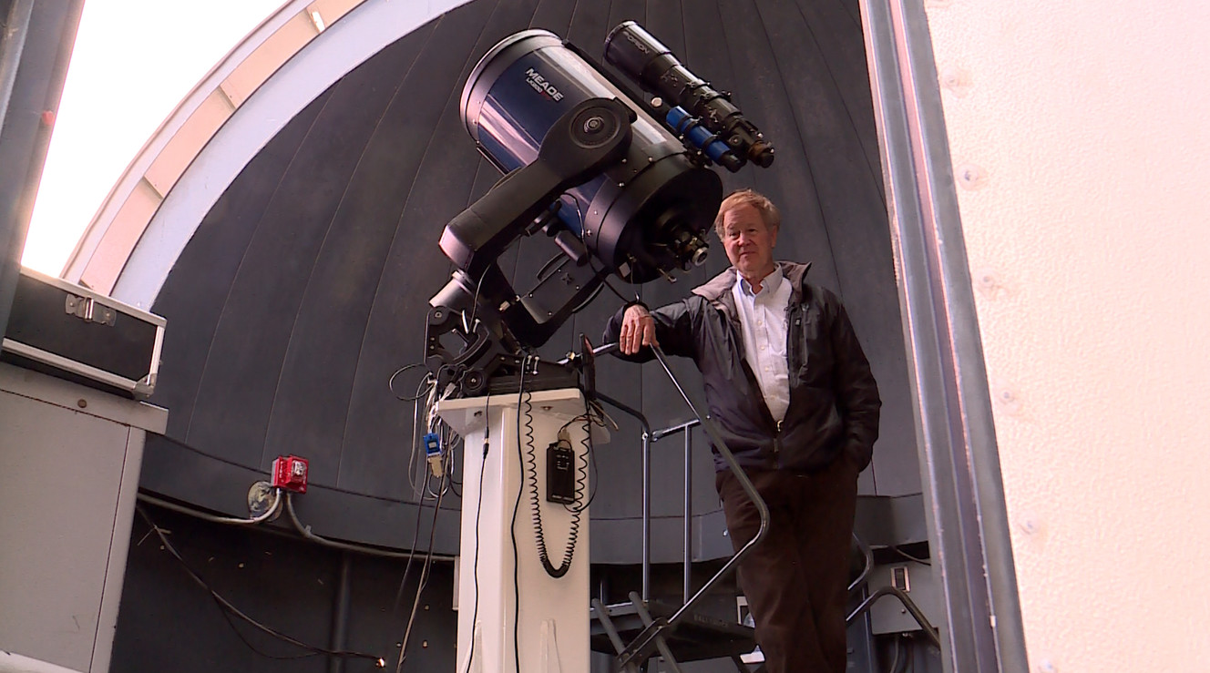 Stargazers take in a lunar eclipse at the observatory atop the University of Utah's South Physics Building on Sunday, Jan. 20, 2019. (Photo: Scott G Winterton, KSL)