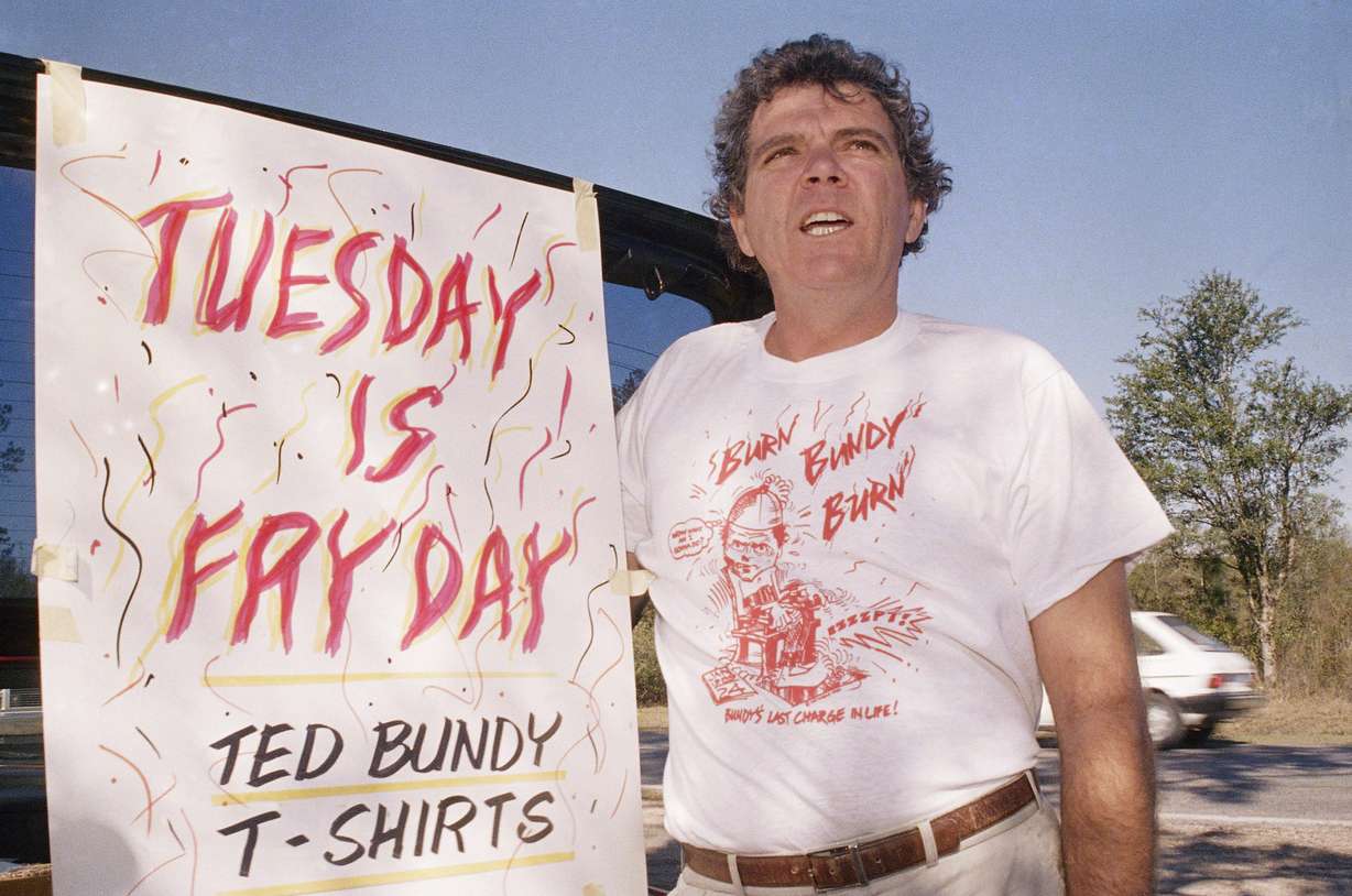 George Johnson from Jacksonville, Fla., hawks tee shirts outside the gate of Florida State Prison, Jan. 23, 1989 in Starke, Fla., in anticipation of the execution of Ted Bundy, that happened the following day. (Mark Foley, AP Photo, File)