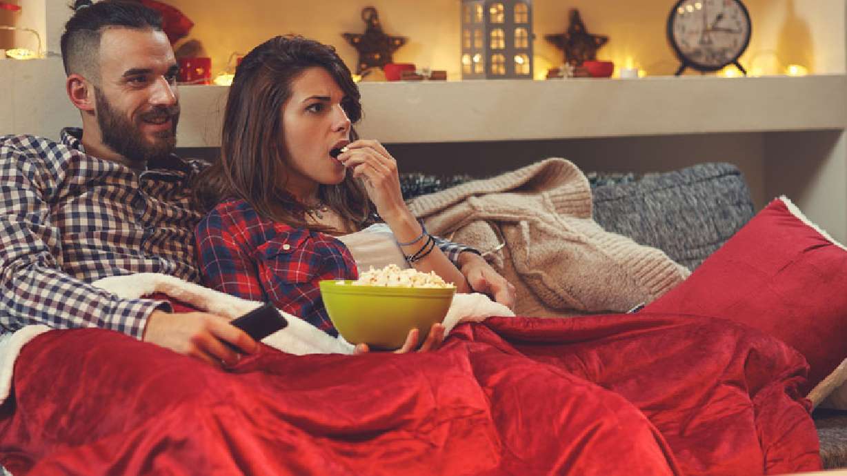 6 romantic choices for a home movie night