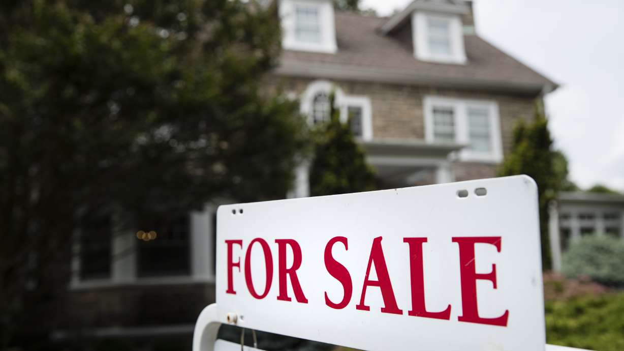 Analysis: Falling home sales not helping middle-class buyers