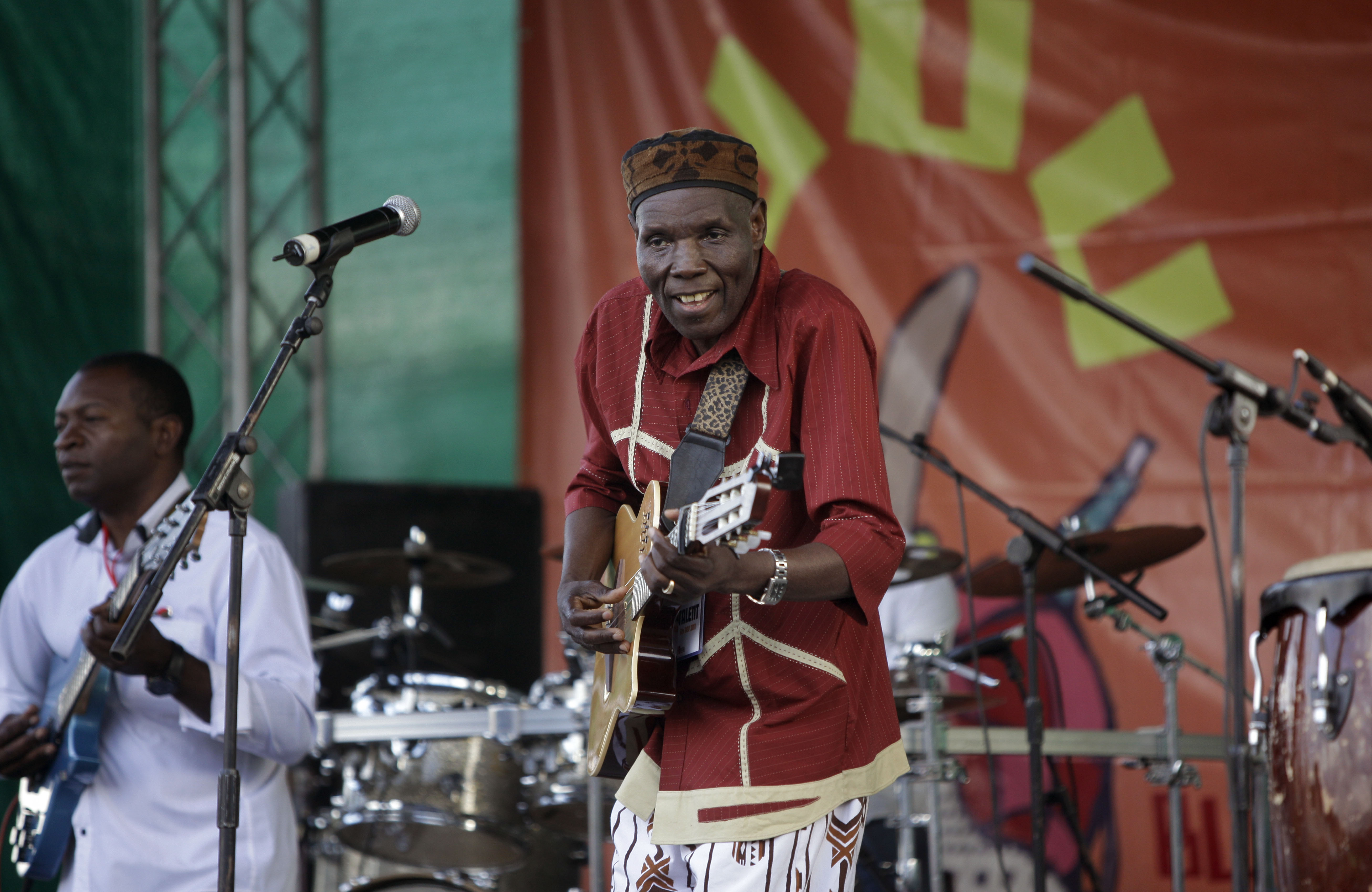 Zimbabwe and world music star Oliver Mtukudzi dies at 66