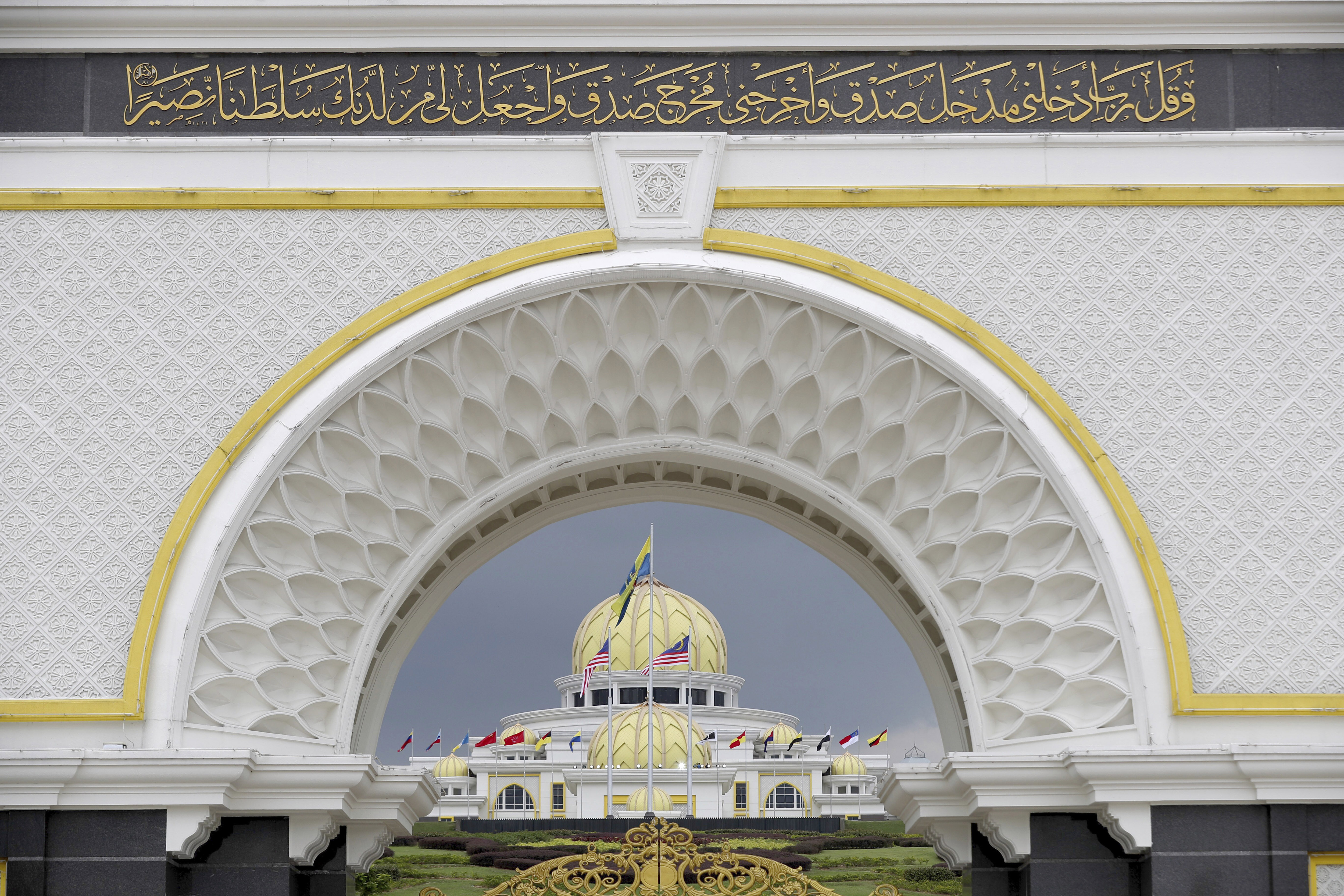 Malaysian royals pick Pahang sultan as new king