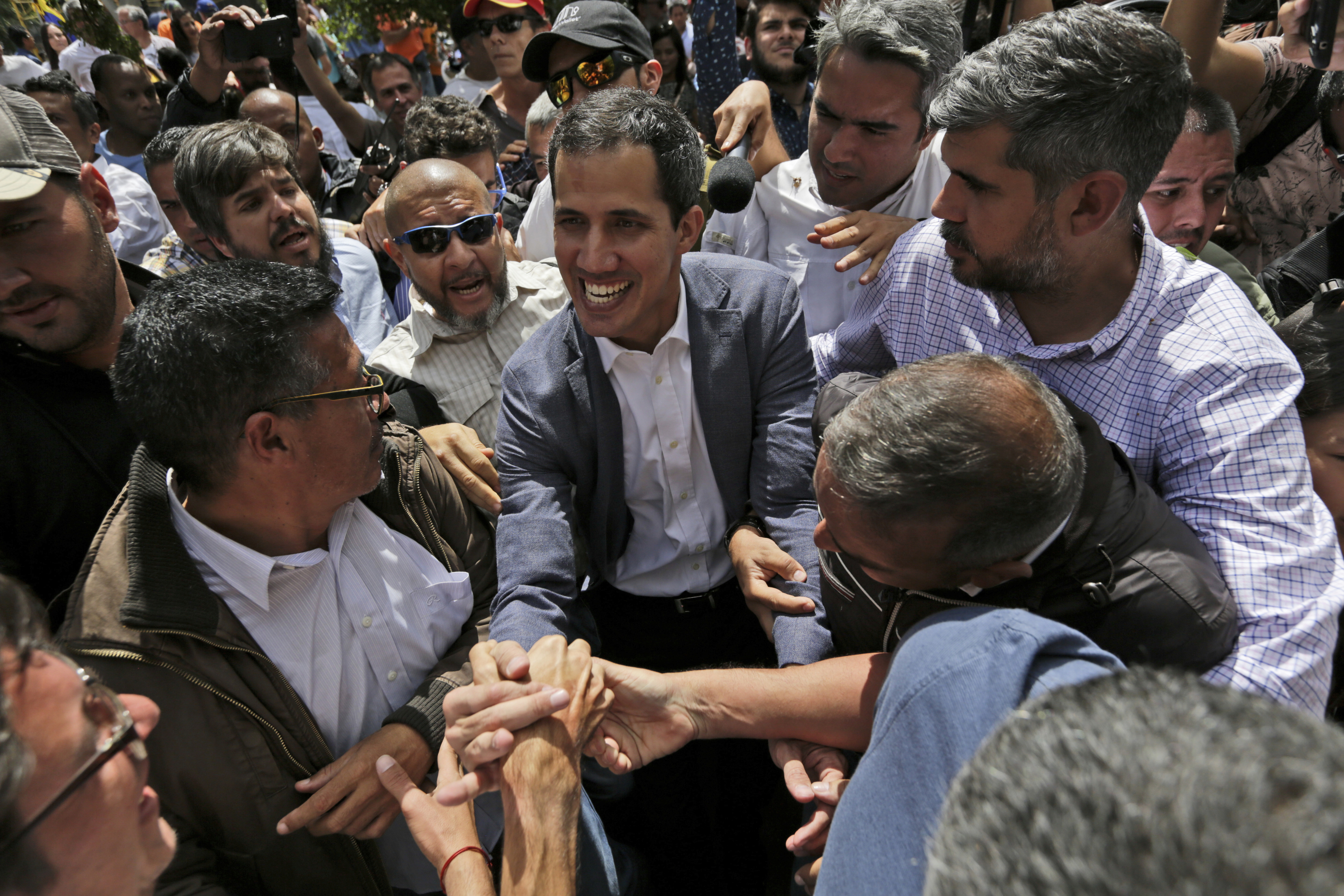 Rivals Maduro and Guaido vie for Venezuelan military backing