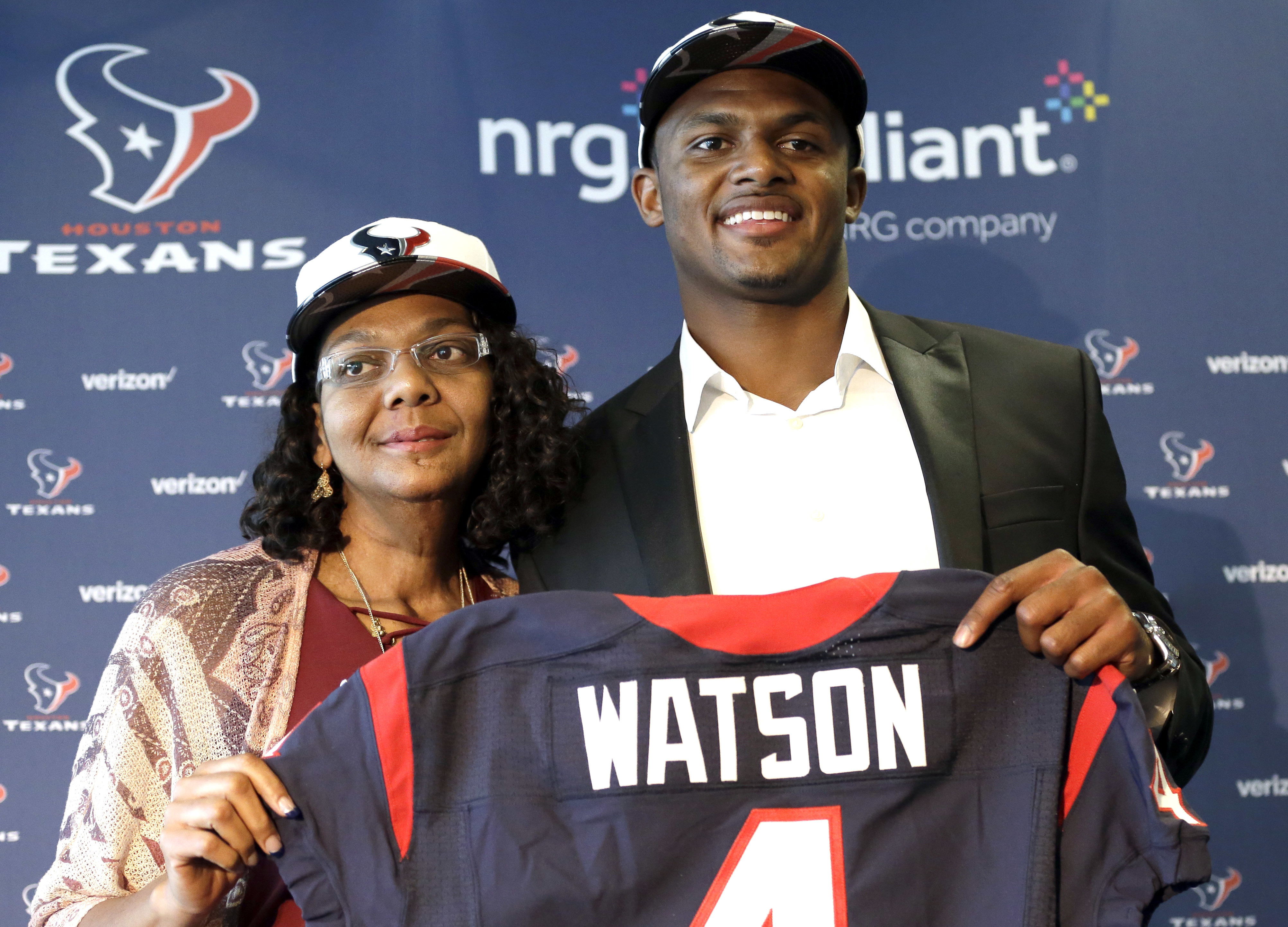 Houston QB Watson surprises mom with home renovation