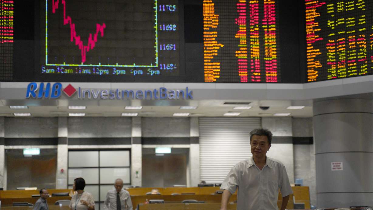 The Latest: Powell wants to see inflation before rate hike