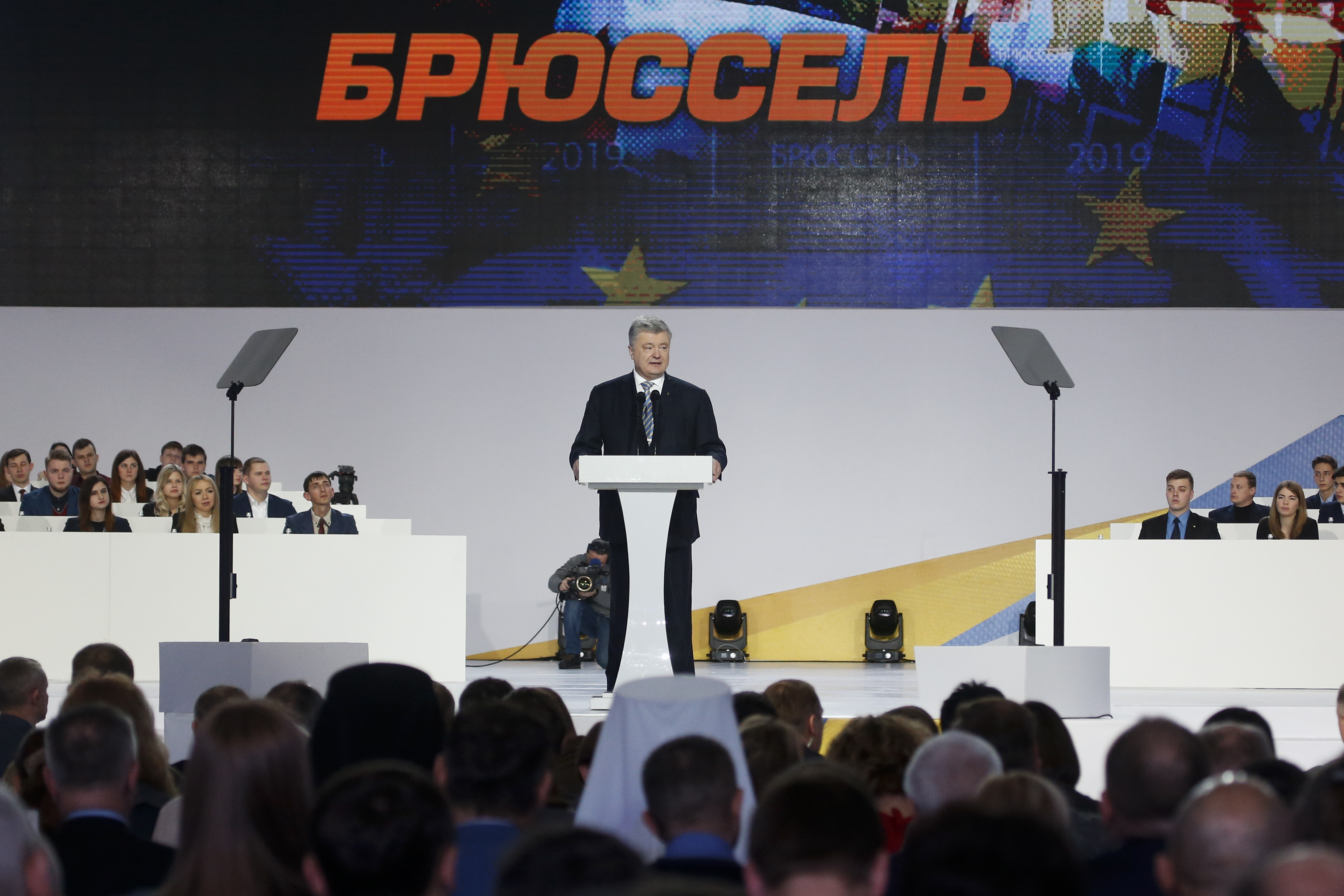 Comedian takes lead in Ukraine presidential race, polls show