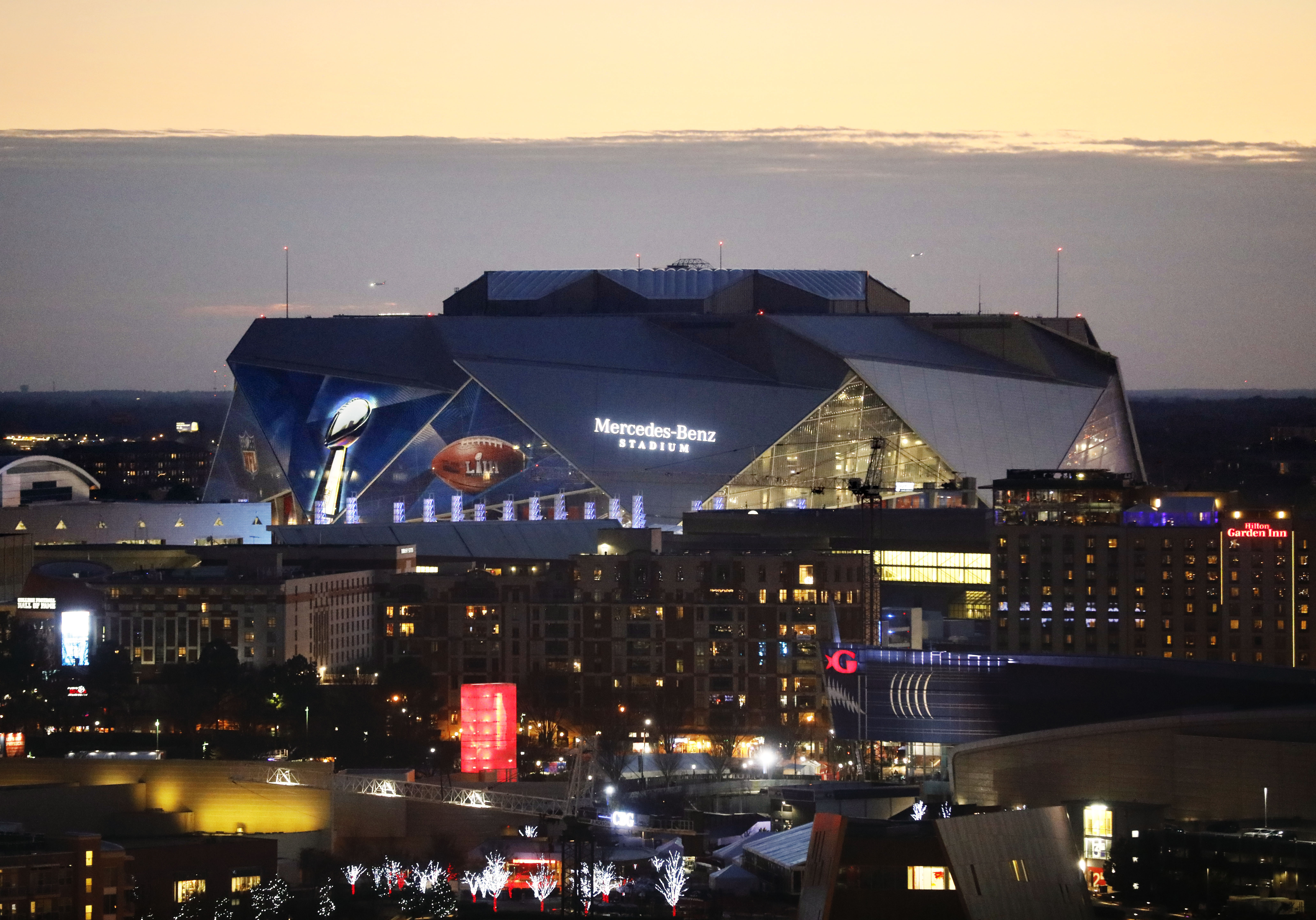 Patriots beat Rams 13-3 in lowest scoring Super Bowl ever
