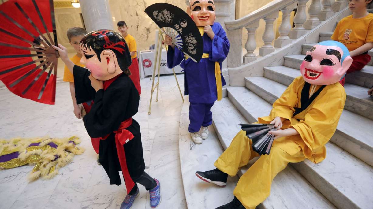 Gov. Gary Herbert tells Utah's multicultural students to set goals for higher education