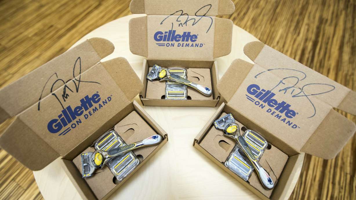 Tom Brady gets his playoff beard shaved for charity