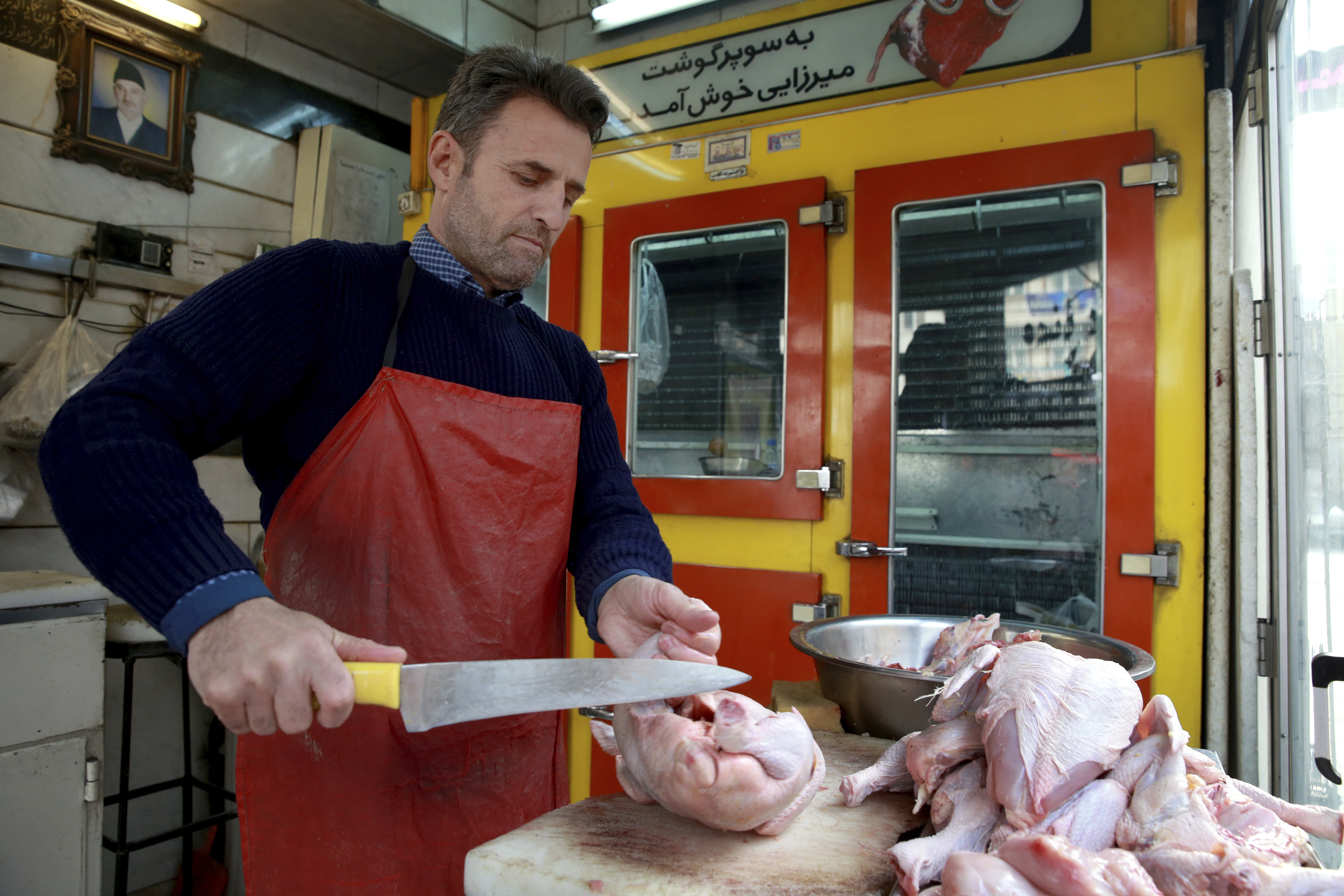 Long lines to buy meat illustrate Iran's economic woes