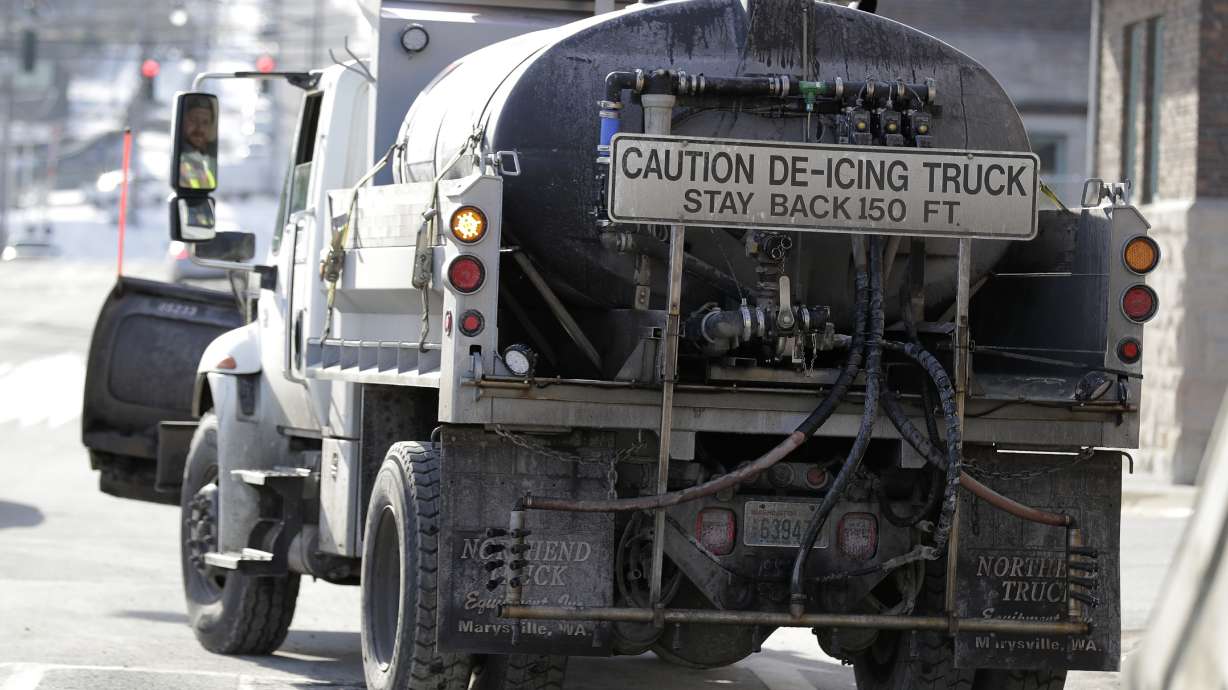 Snow storm wallops Seattle, people rescued in Sierra Nevada