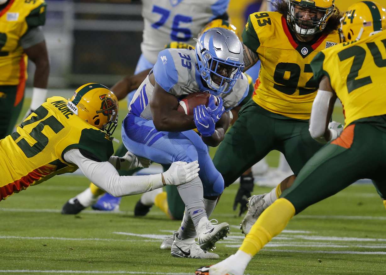 Salt Lake Stallions running back Branden Oliver (33) runs the ball against the Arizona Hotshots in the first half during an AAF football game Sunday, Feb. 10, 2019, in Tempe, Ariz. (Photo: Rick Scuteri, AP)