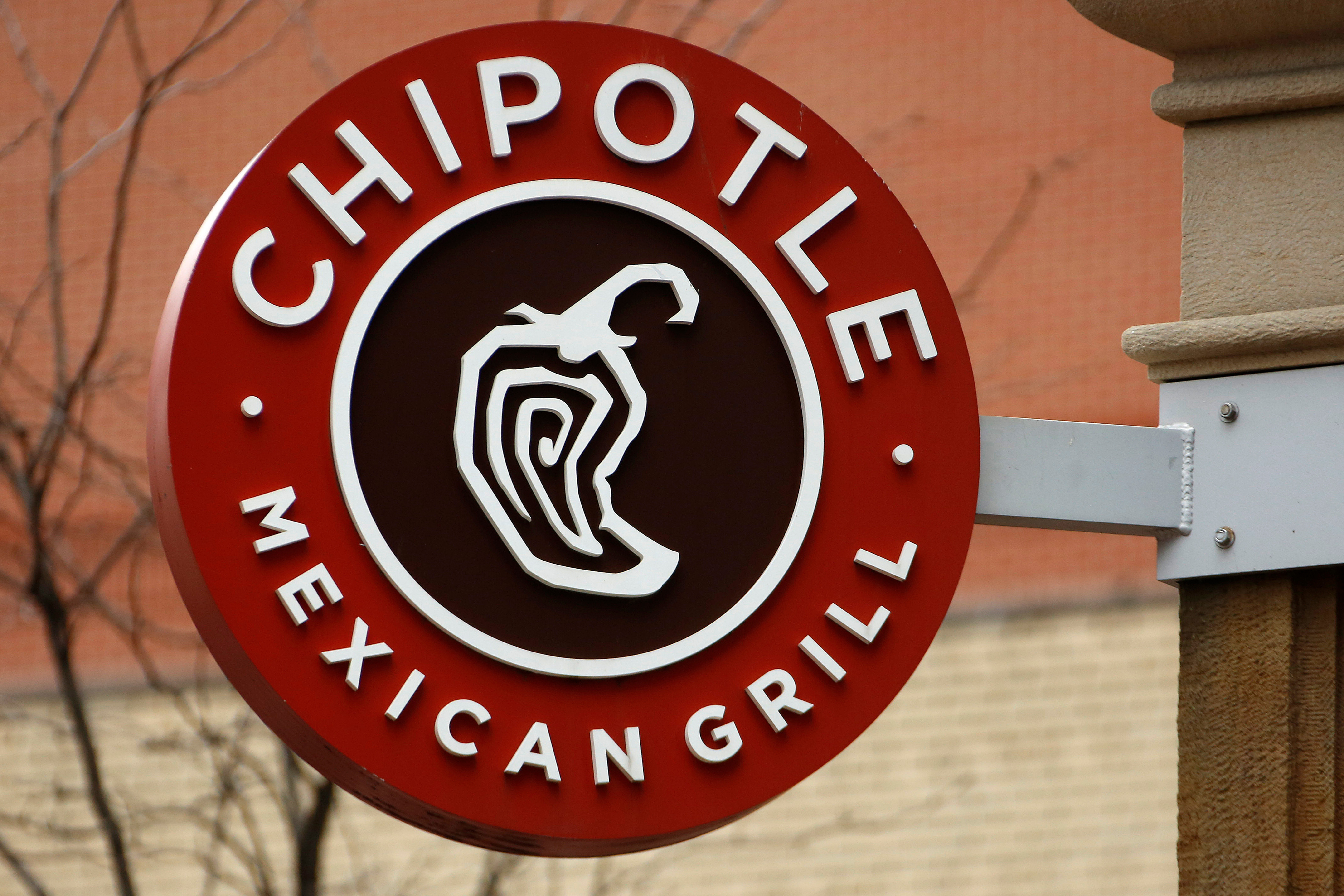 Chipotle touts fresh food in new, documentary-style ads