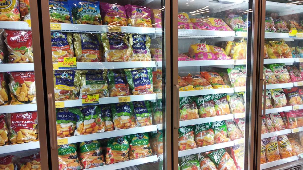 Eating 'ultraprocessed' foods accelerates your risk of early death, study says