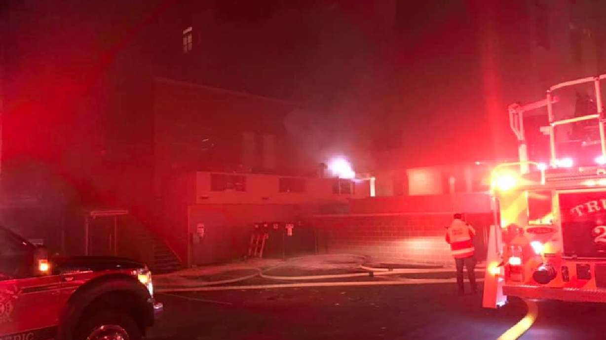 Firefighter injured after Utah Mexican restaurant catches fire