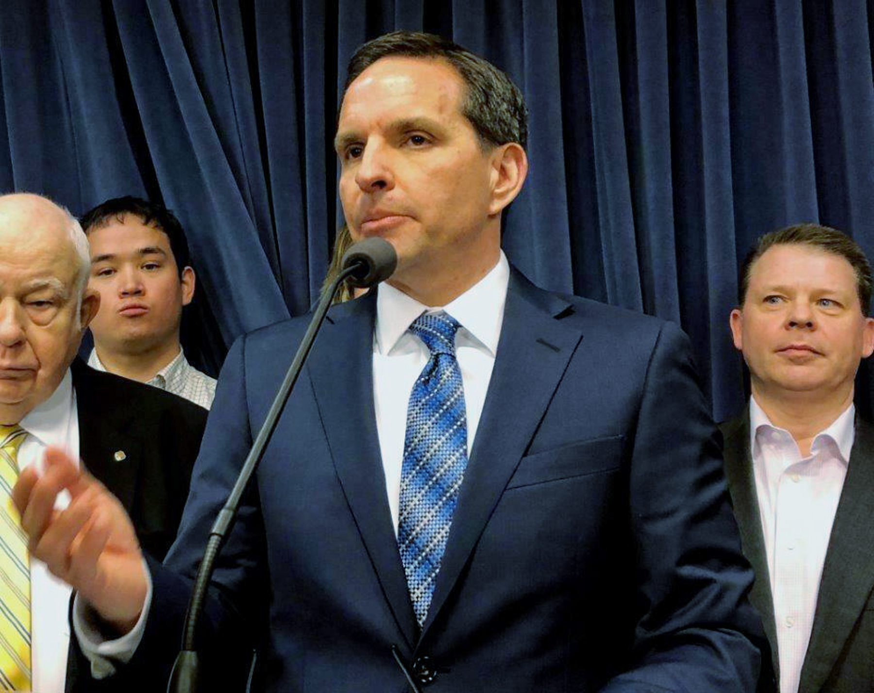 Analysis: $15 minimum wage no windfall for Illinois workers