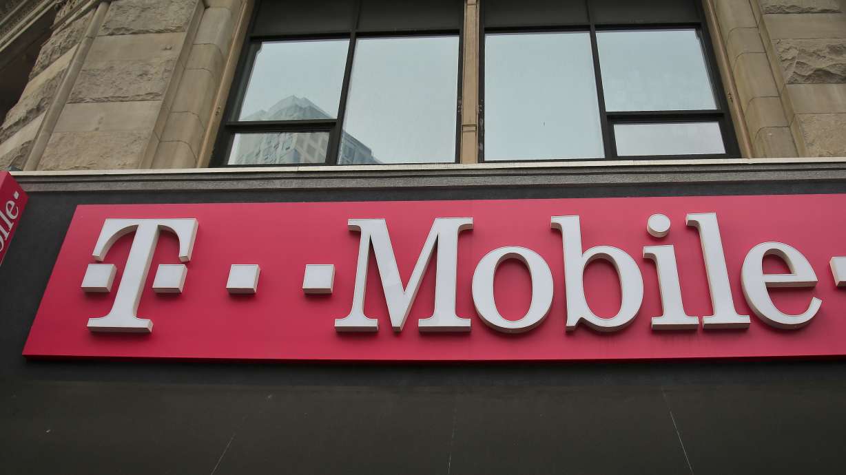 Democrats question pledges in $26.5B T-Mobile-Sprint deal