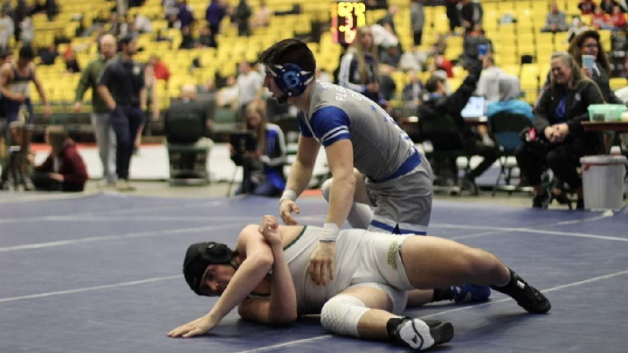 6A state wrestling: Vikings, Lancers locked in title contention with 10 semifinalists