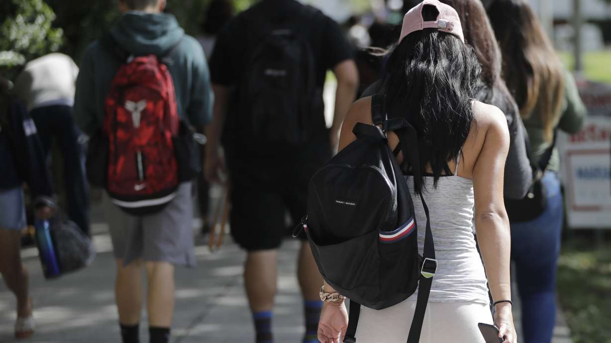 Report finds problems with student loan servicing, oversight