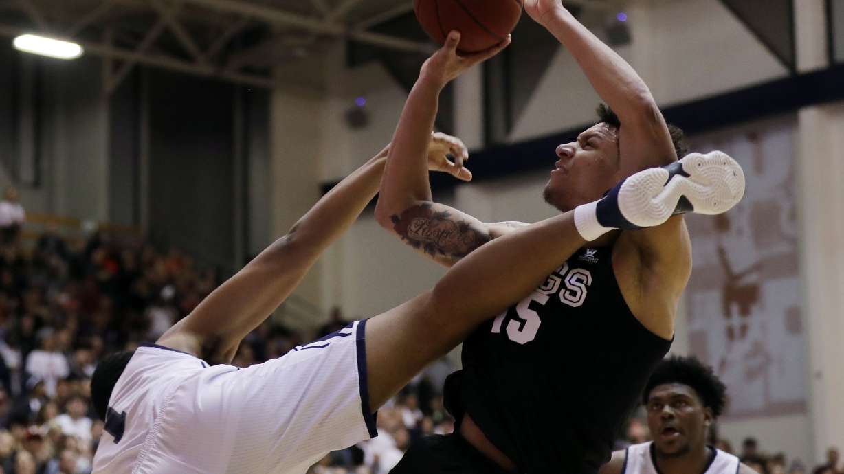 No. 3 Gonzaga uses late run to defeat Loyola Marymount