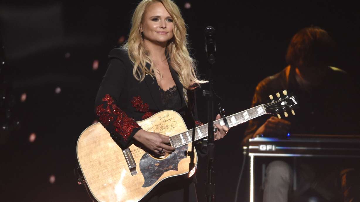 Country star Miranda Lambert reveals secret marriage