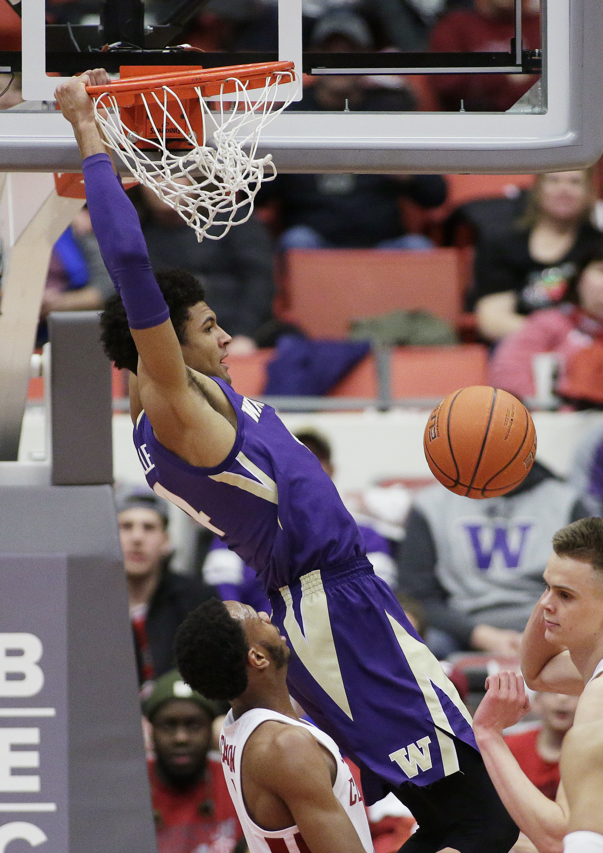 Washington outlasts Washington State 72-70