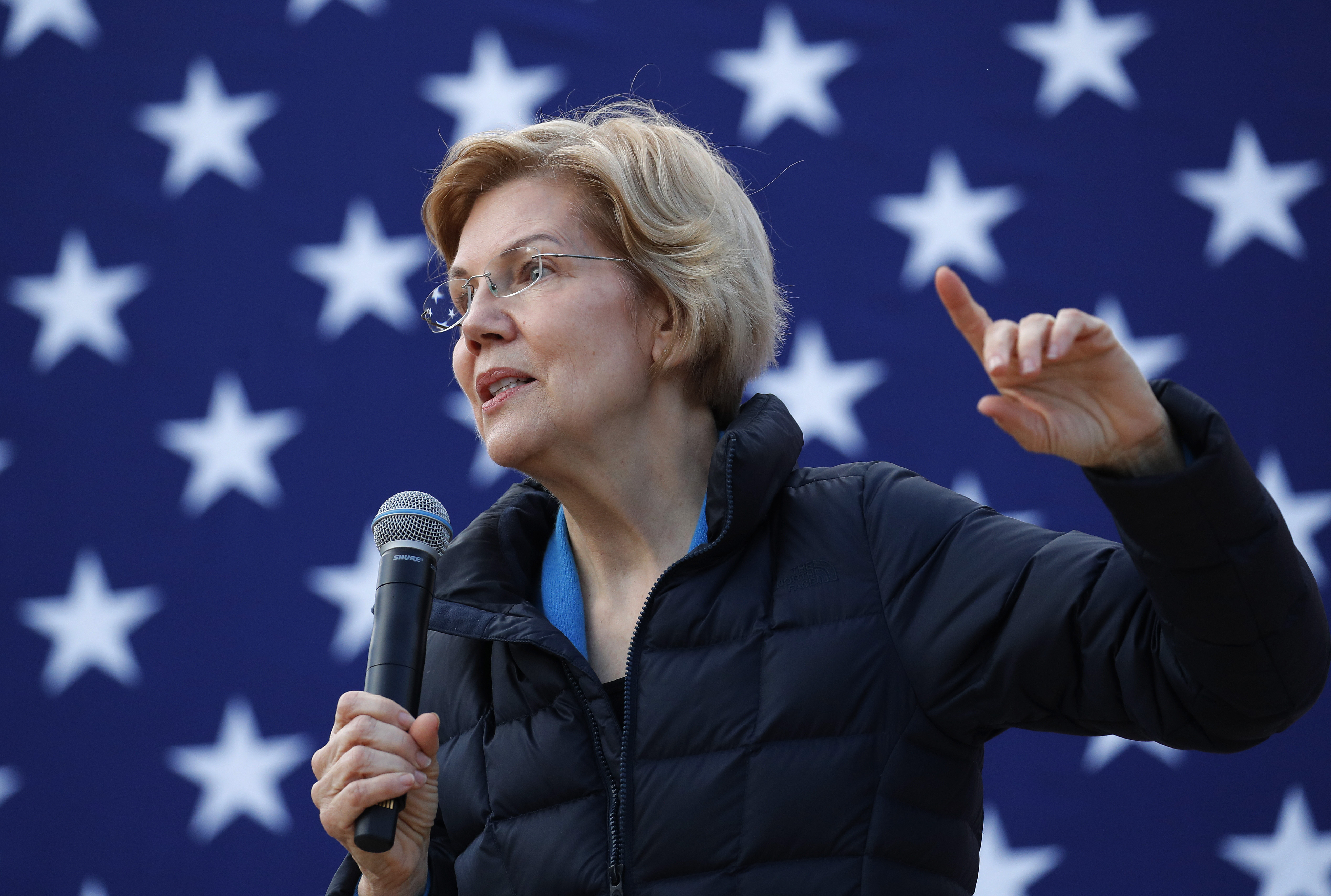 Warren highlights her work on economic crisis in Vegas stop