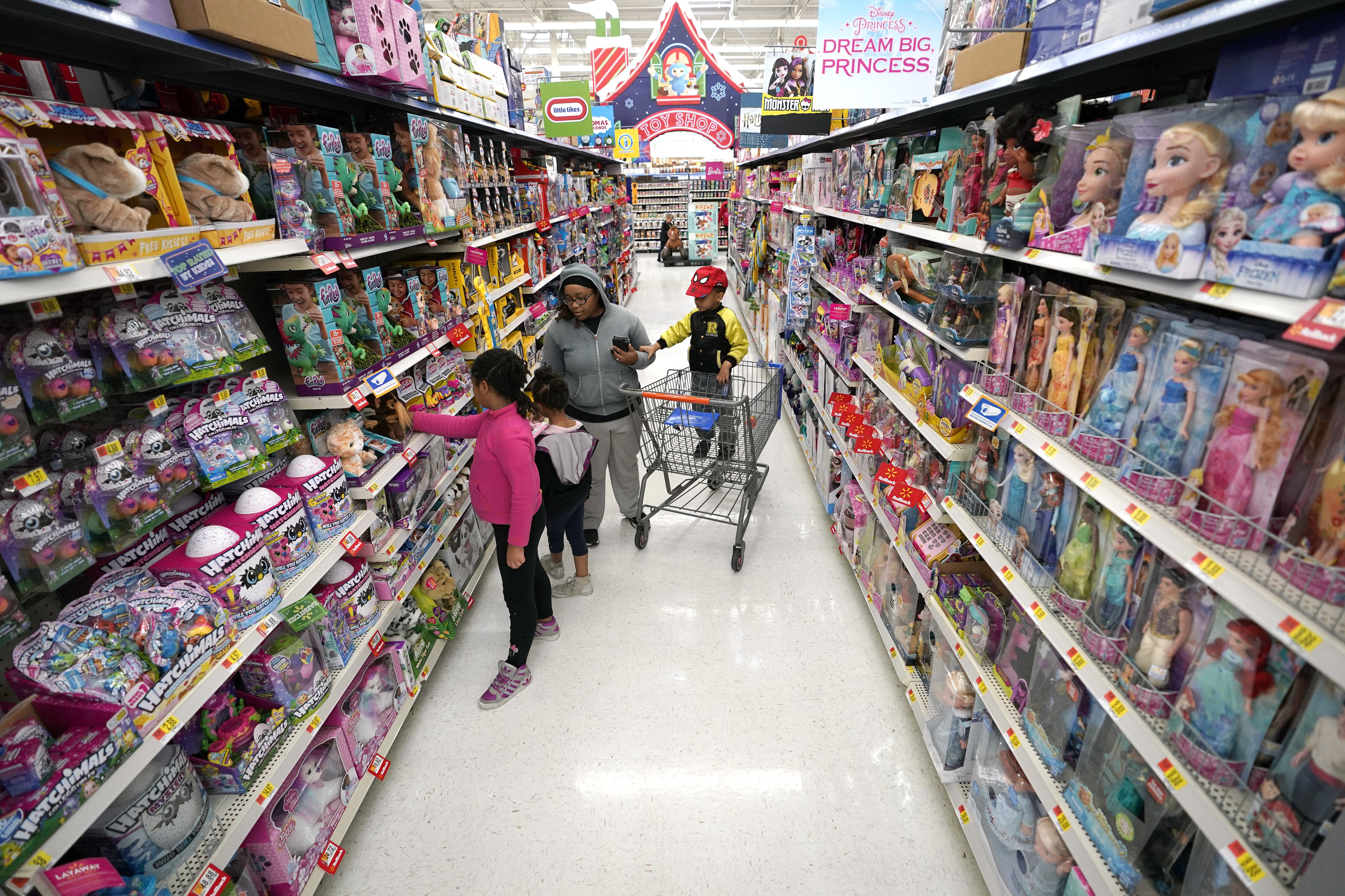 Walmart flexes in the fourth quarter, beats all expectations