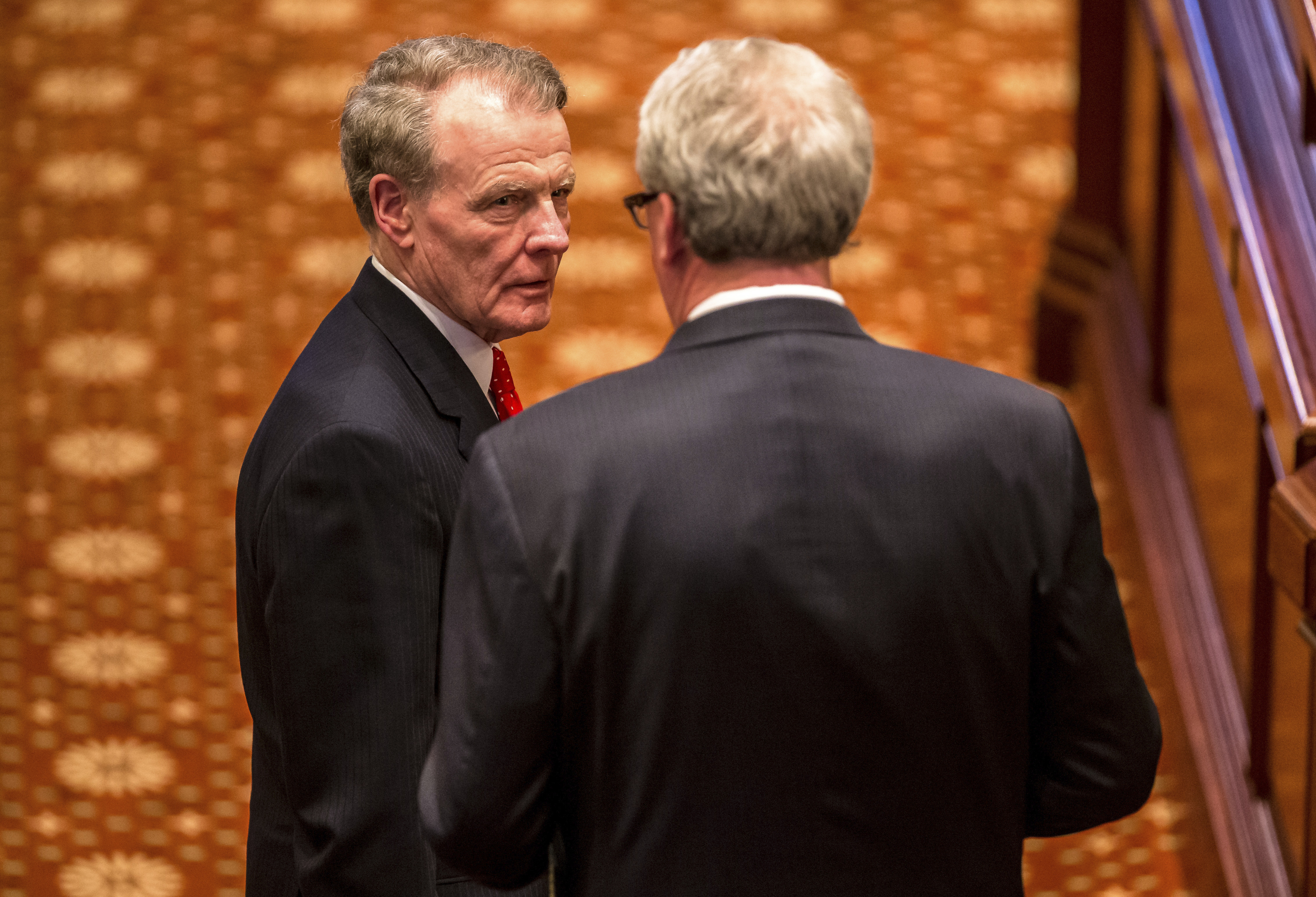 Governor signs measure to hike Illinois minimum wage to $15